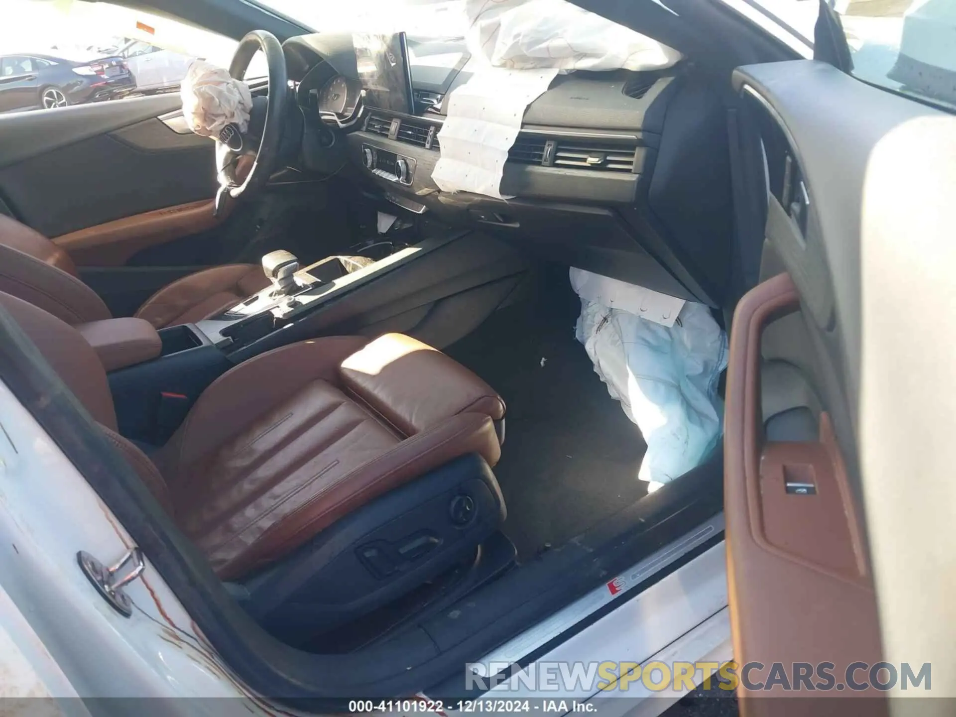 5 Photograph of a damaged car WAUDACF57MA015997 AUDI A5 SPORTBACK 2021