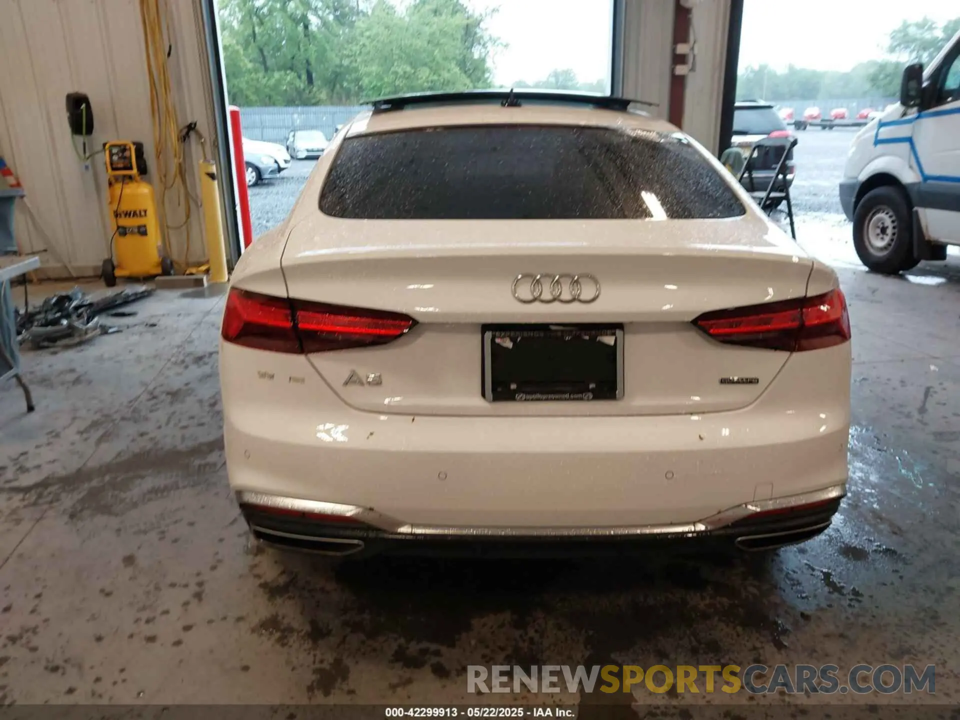 15 Photograph of a damaged car WAUFACF50MA008317 AUDI A5 SPORTBACK 2021