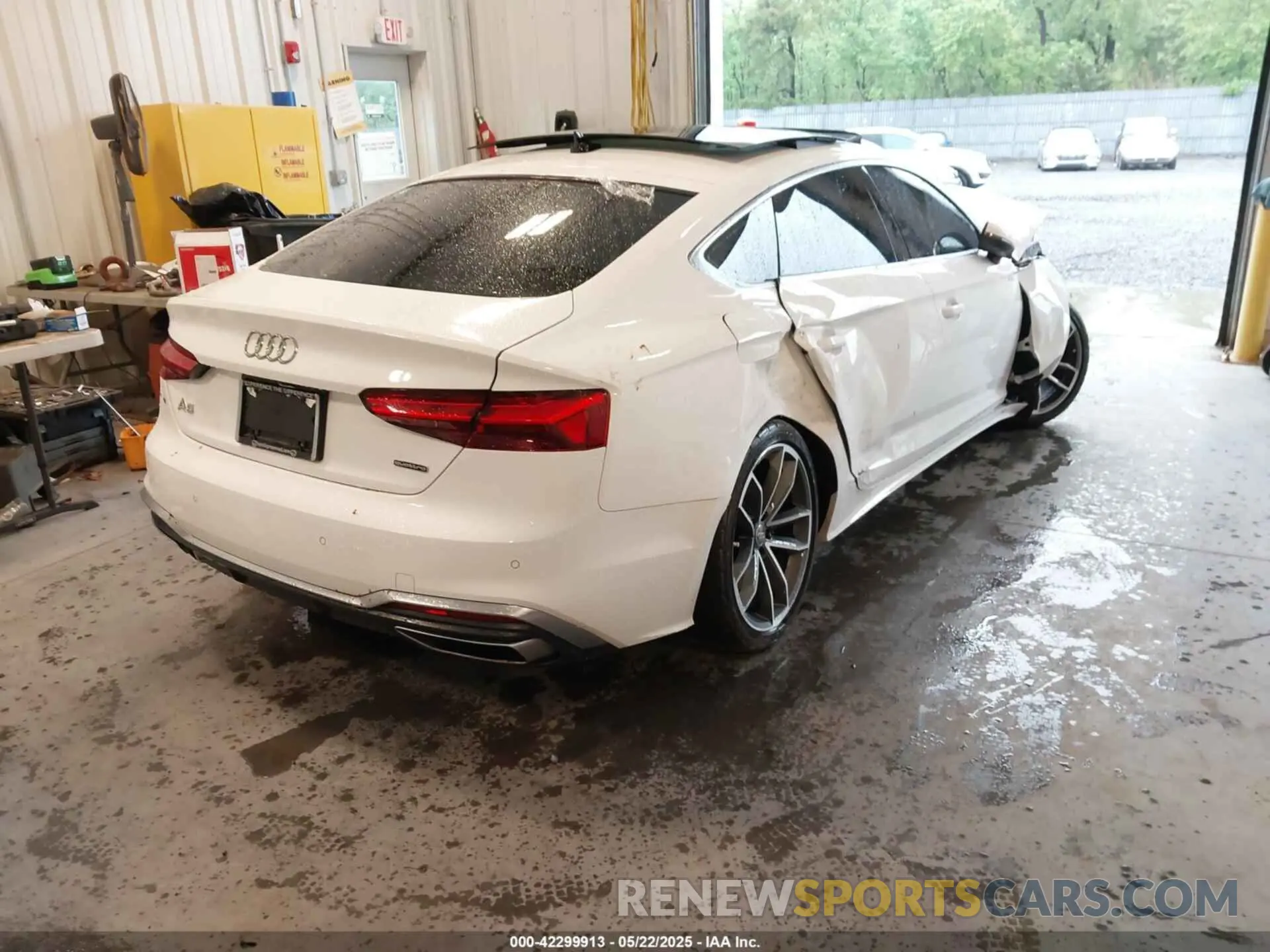 4 Photograph of a damaged car WAUFACF50MA008317 AUDI A5 SPORTBACK 2021
