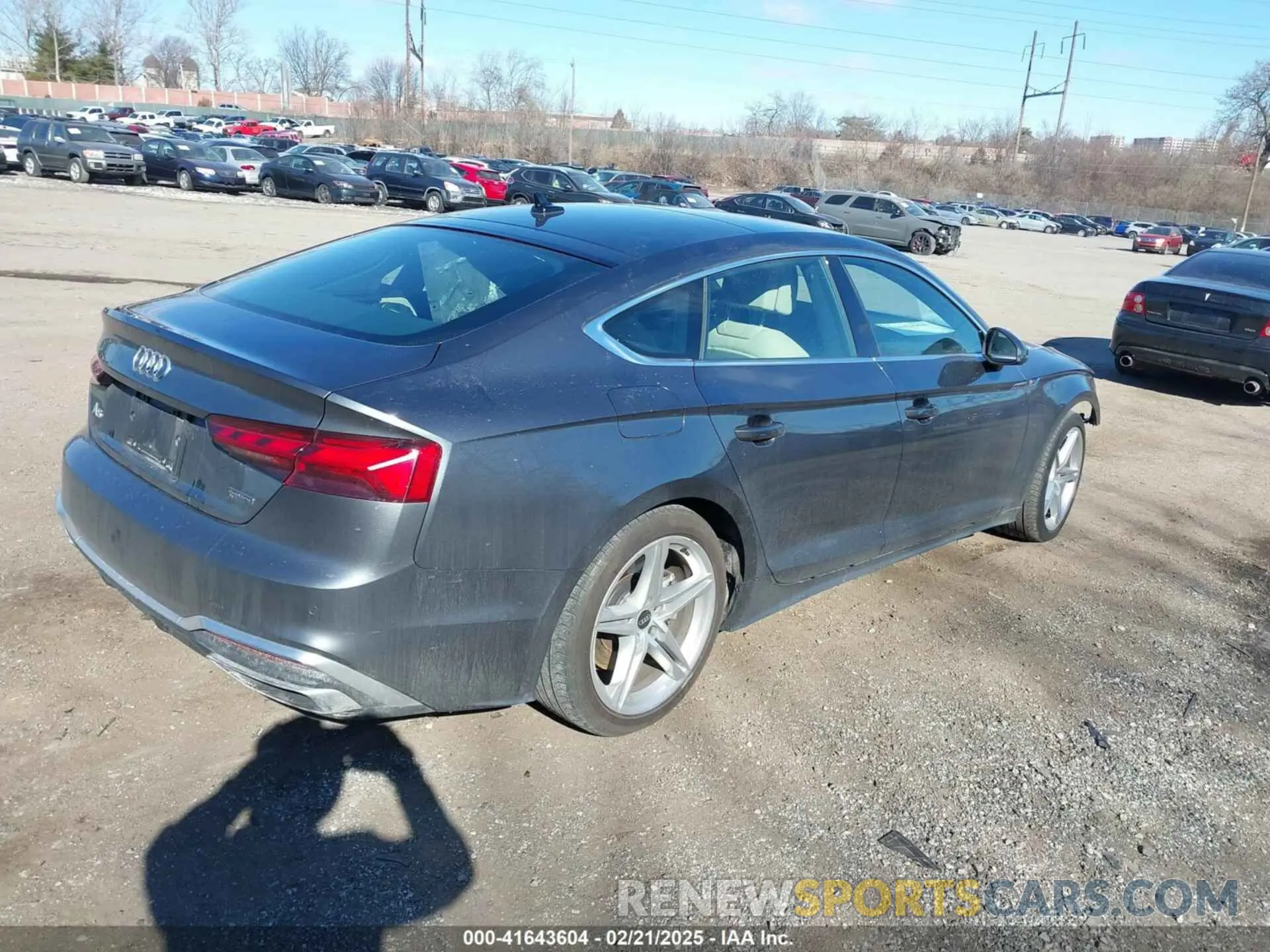 4 Photograph of a damaged car WAUFACF52MA047877 AUDI A5 SPORTBACK 2021