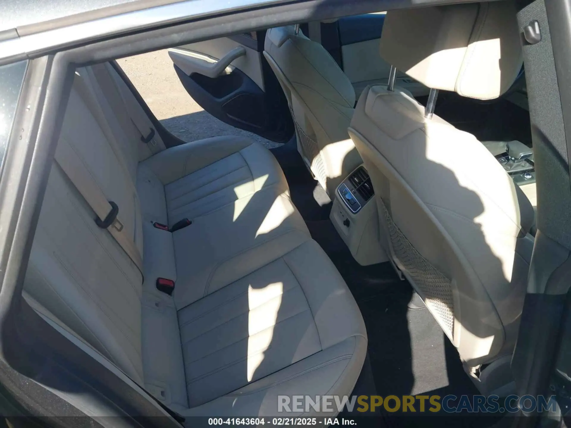 8 Photograph of a damaged car WAUFACF52MA047877 AUDI A5 SPORTBACK 2021