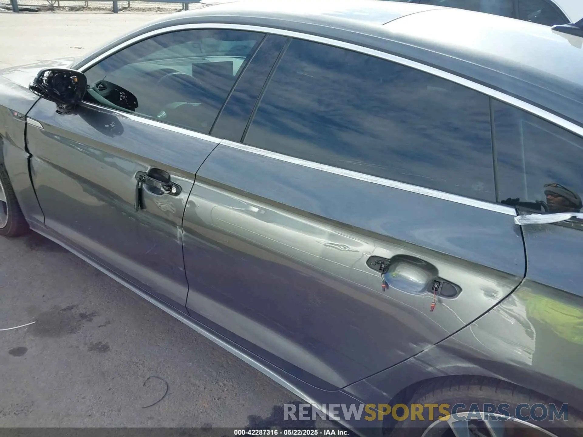 14 Photograph of a damaged car WAUFACF57MA054789 AUDI A5 SPORTBACK 2021