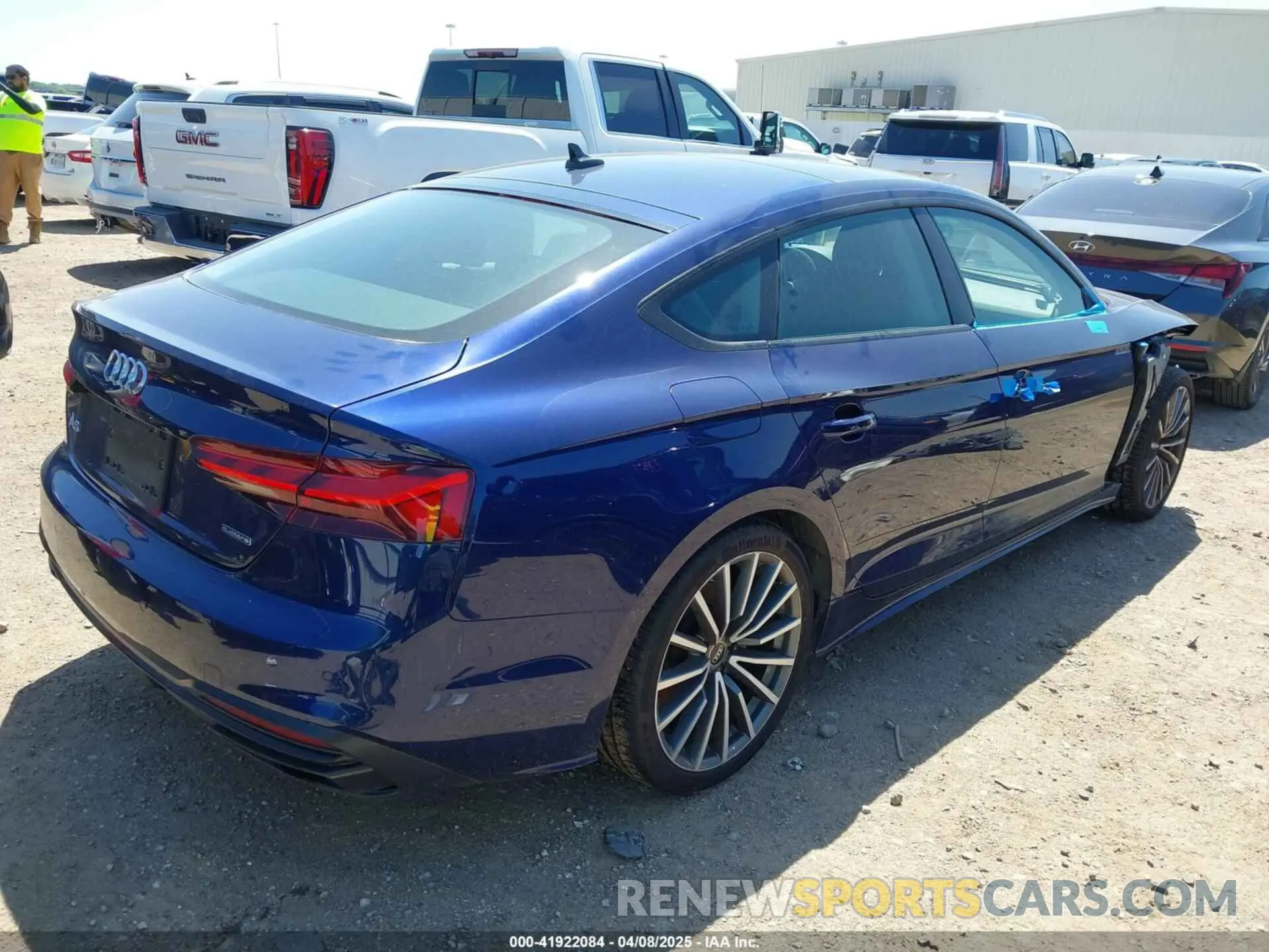 4 Photograph of a damaged car WAUCBCF50NA017360 AUDI A5 SPORTBACK 2022
