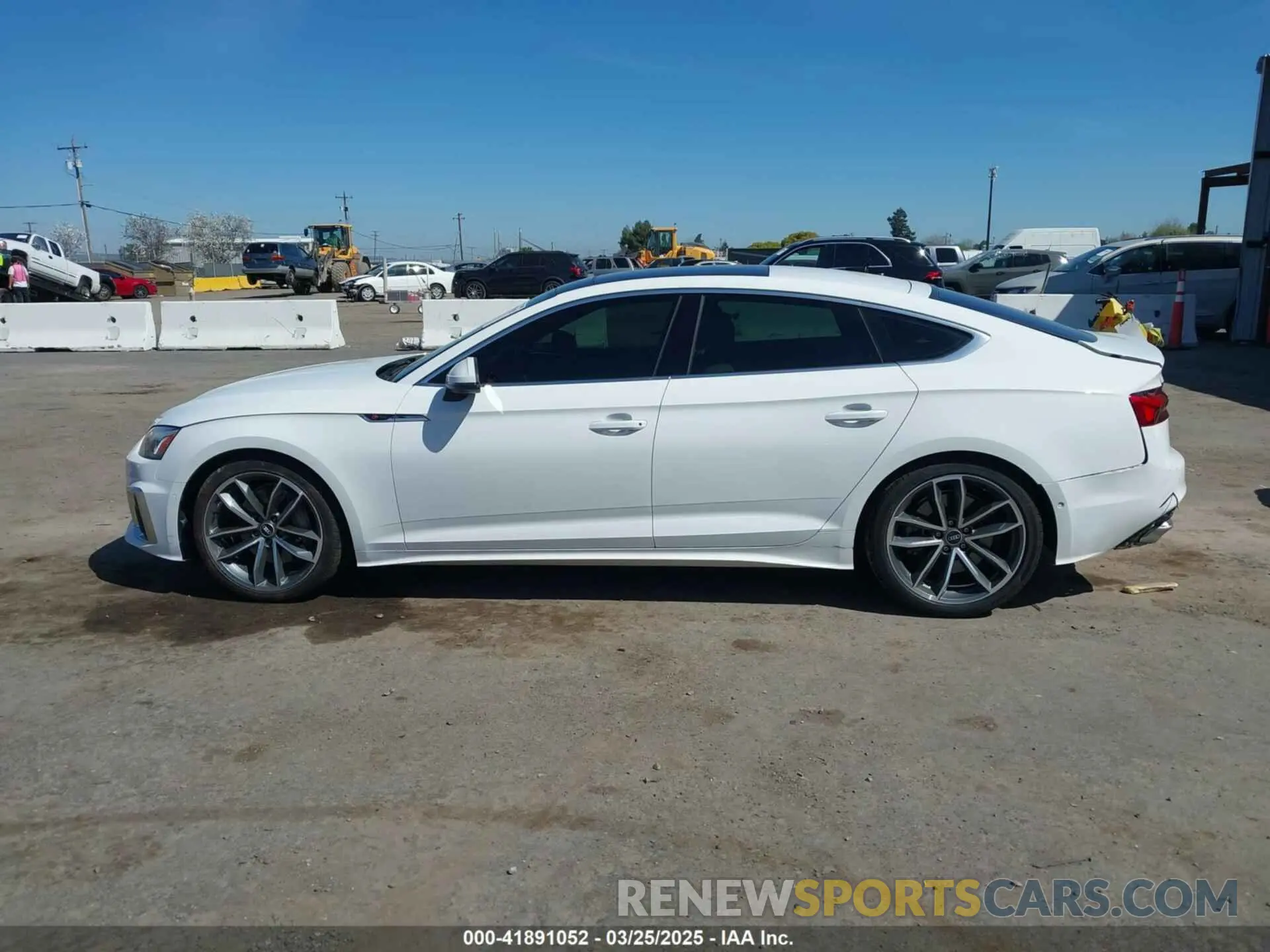 14 Photograph of a damaged car WAUEACF53NA008020 AUDI A5 SPORTBACK 2022