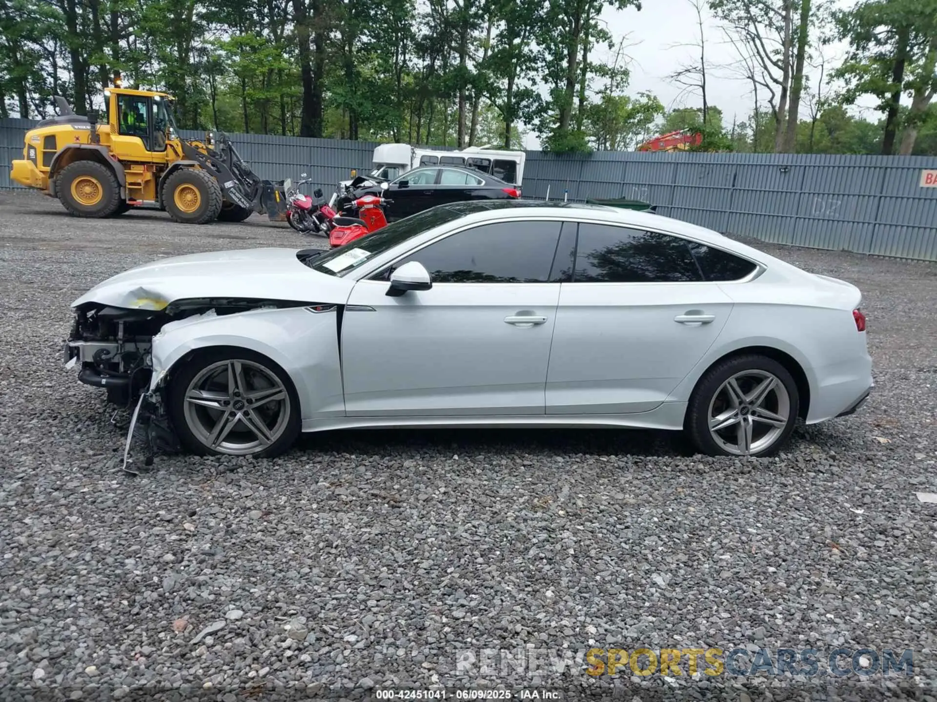 14 Photograph of a damaged car WAUFACF53NA016364 AUDI A5 SPORTBACK 2022