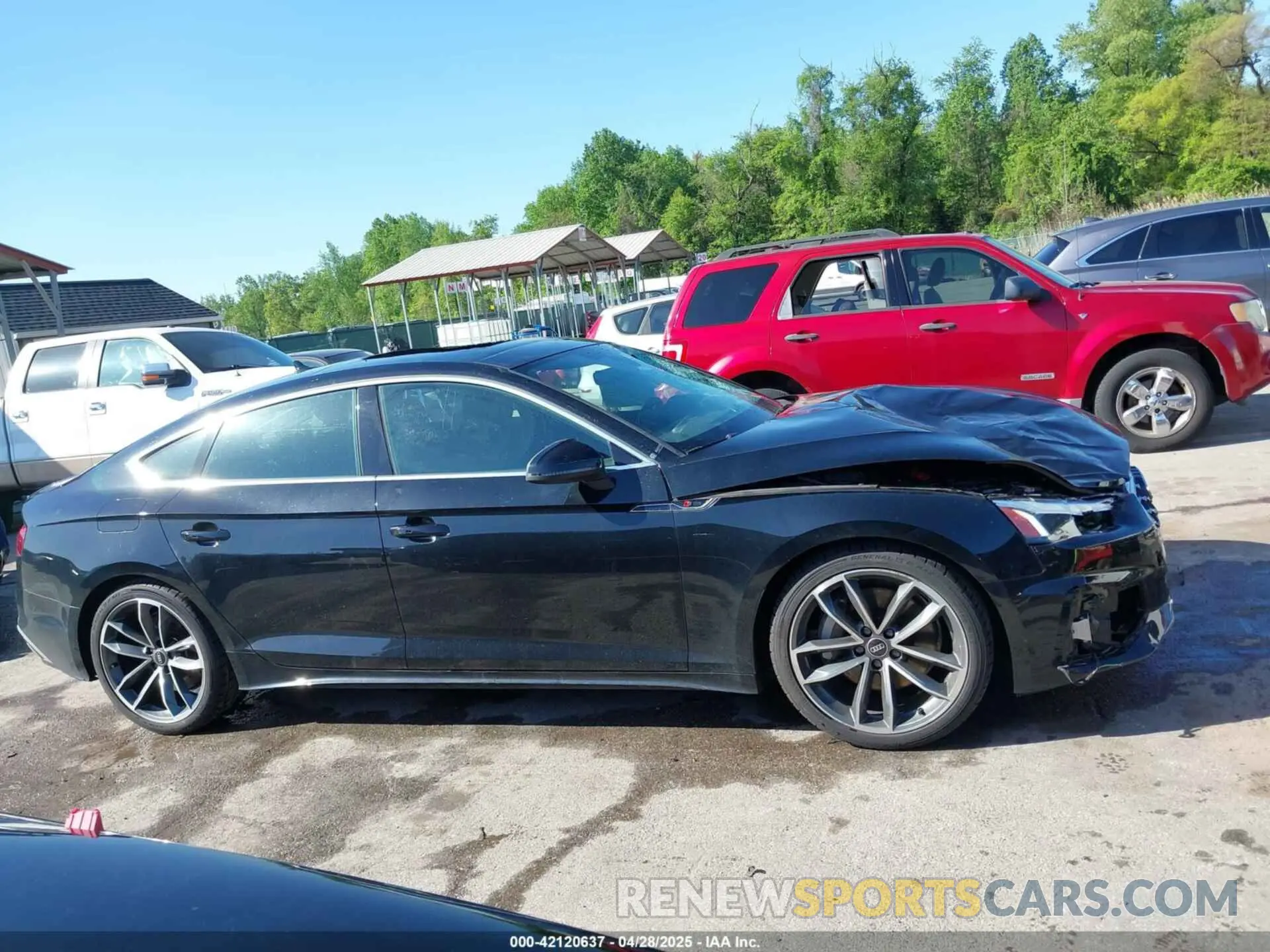 13 Photograph of a damaged car WAUFACF5XNA015812 AUDI A5 SPORTBACK 2022