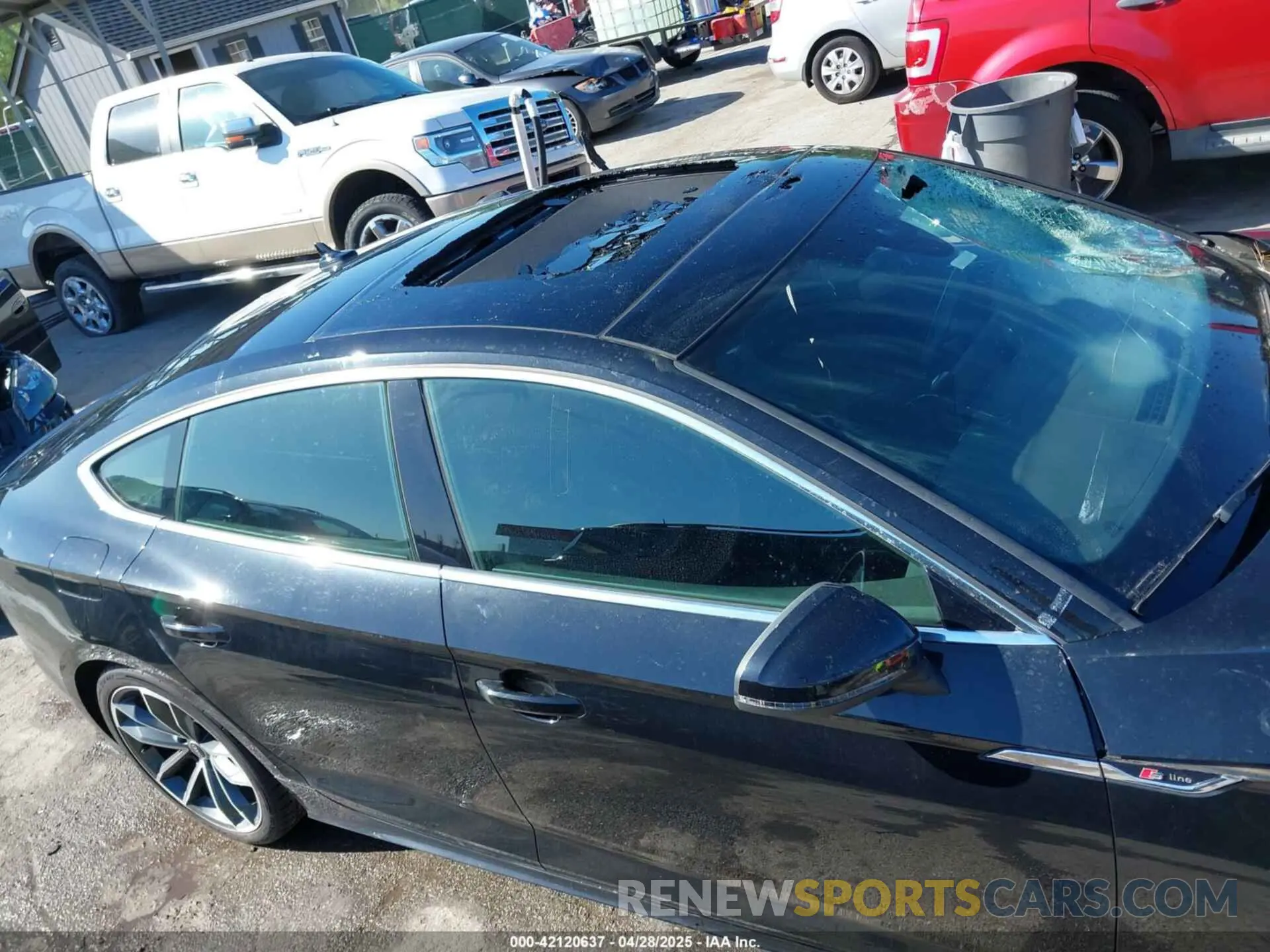 17 Photograph of a damaged car WAUFACF5XNA015812 AUDI A5 SPORTBACK 2022