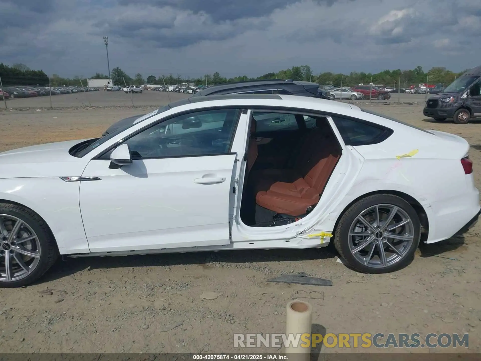 14 Photograph of a damaged car WAUDACF54SA004307 AUDI A5 SPORTBACK 2025