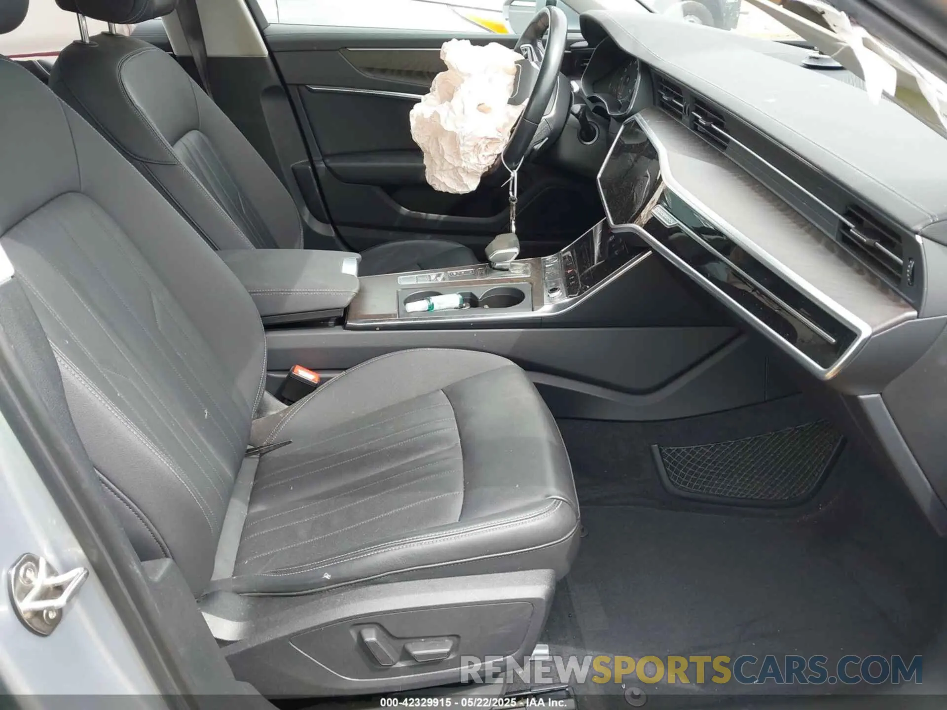 5 Photograph of a damaged car WAUD8AF25KN127502 AUDI A6 2019