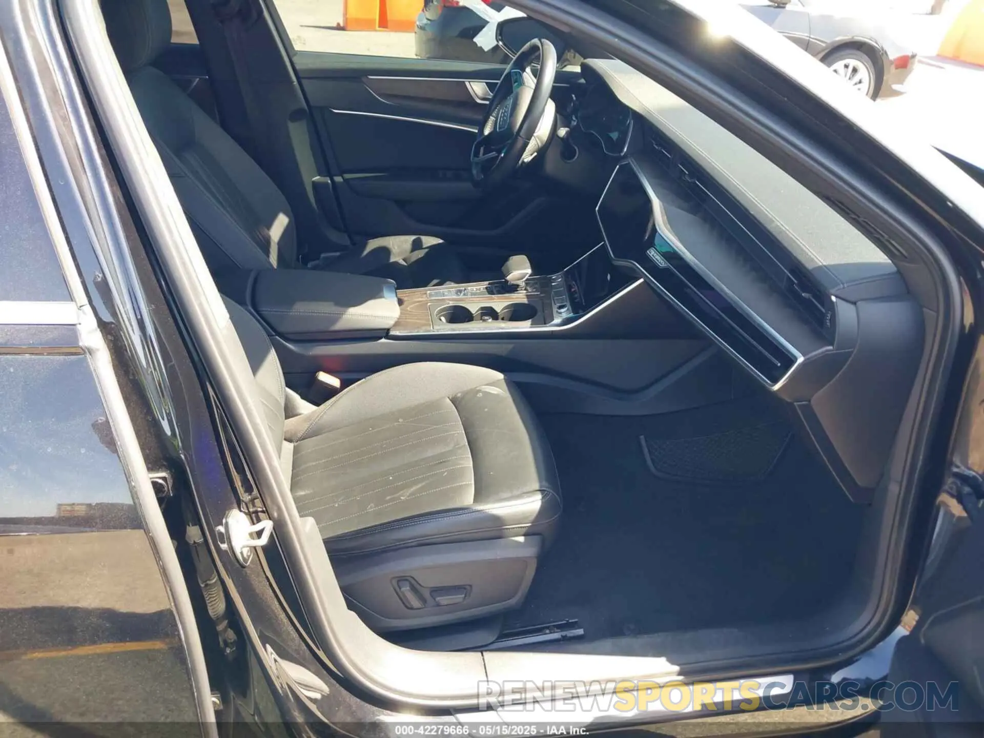 5 Photograph of a damaged car WAUD8AF2XKN121064 AUDI A6 2019