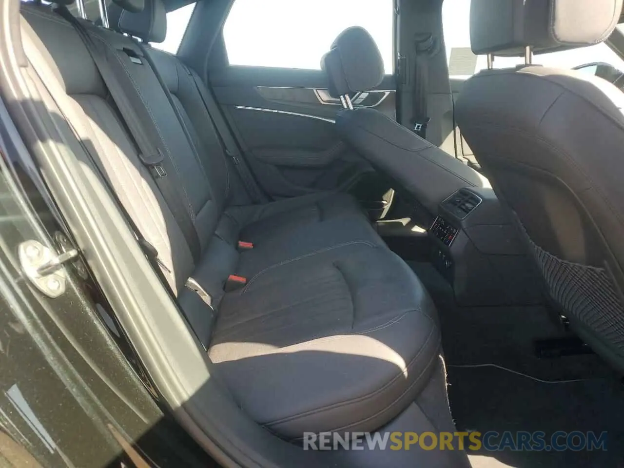 10 Photograph of a damaged car WAUE8AF20KN125970 AUDI A6 2019
