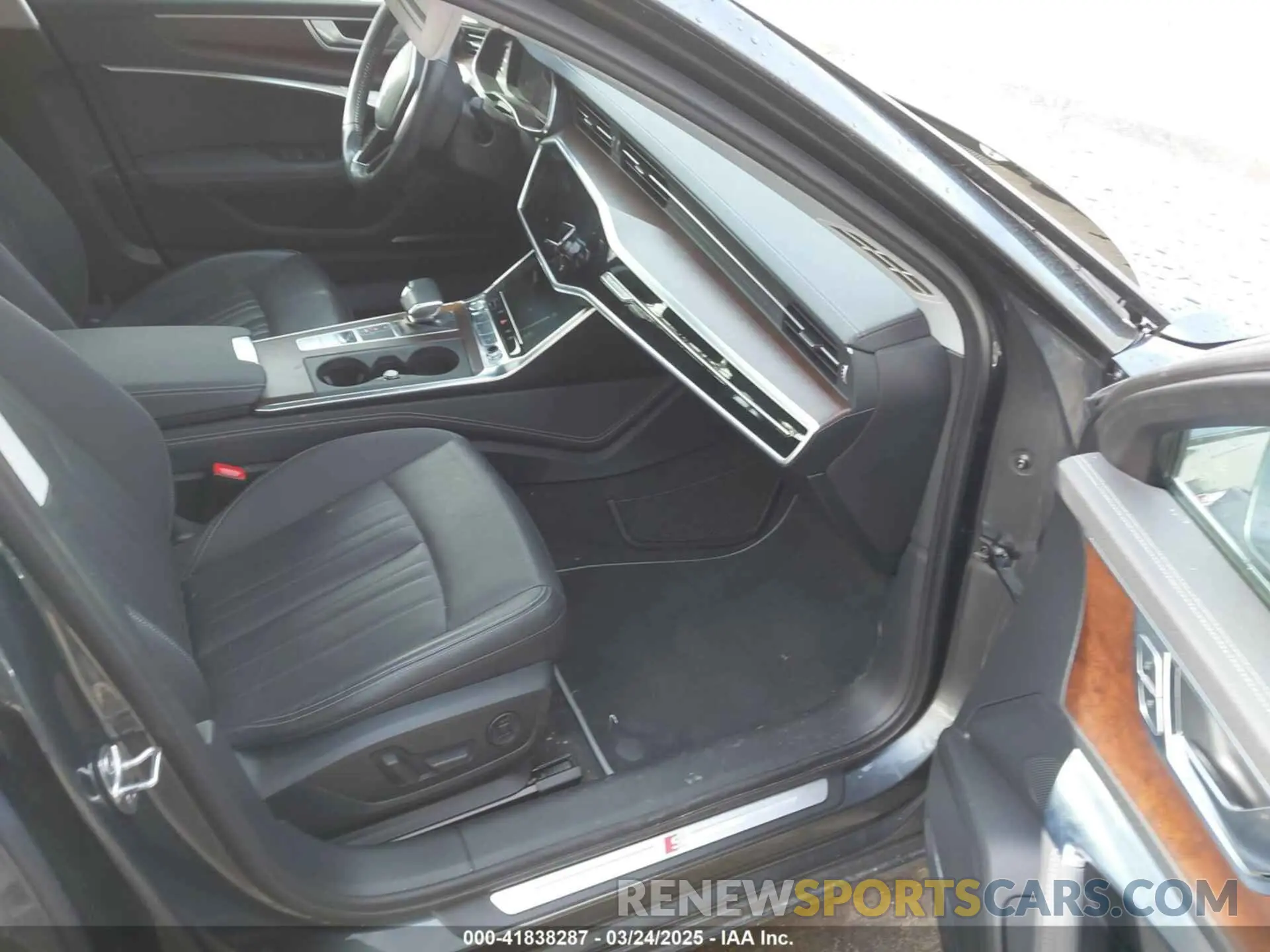 5 Photograph of a damaged car WAUL2AF25KN109319 AUDI A6 2019