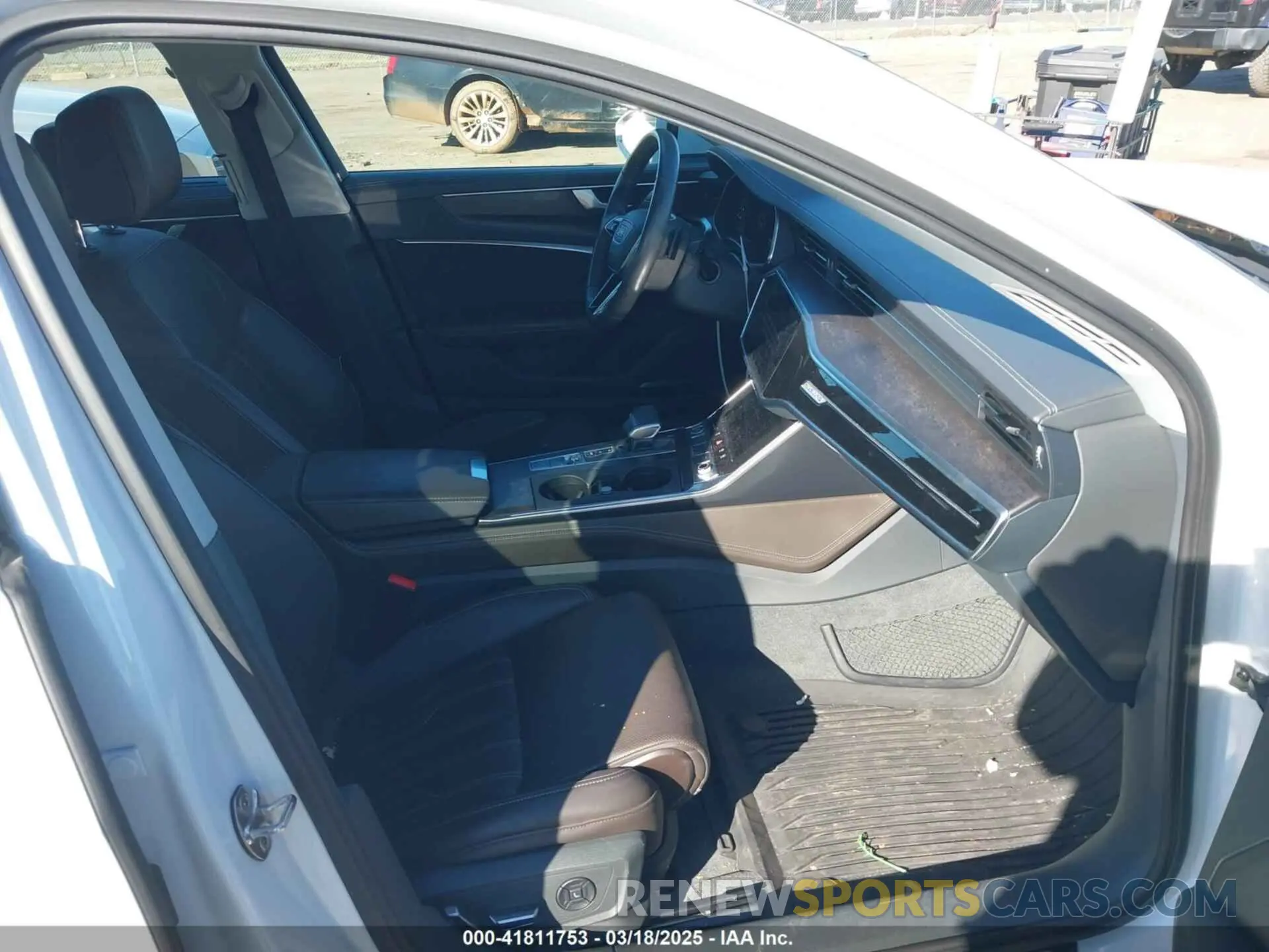 5 Photograph of a damaged car WAUM2AF22KN044384 AUDI A6 2019