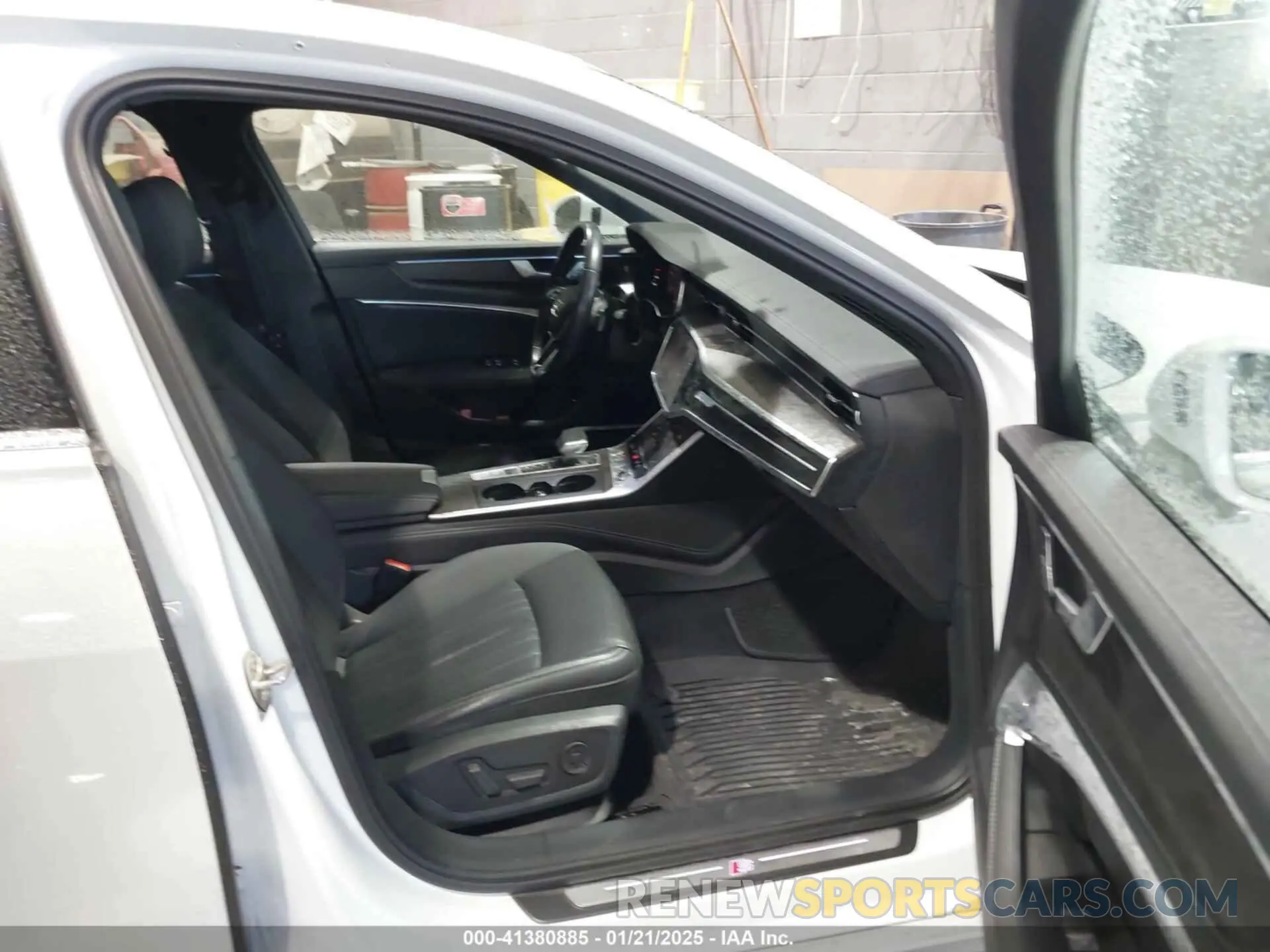 5 Photograph of a damaged car WAUM2AF27KN026348 AUDI A6 2019