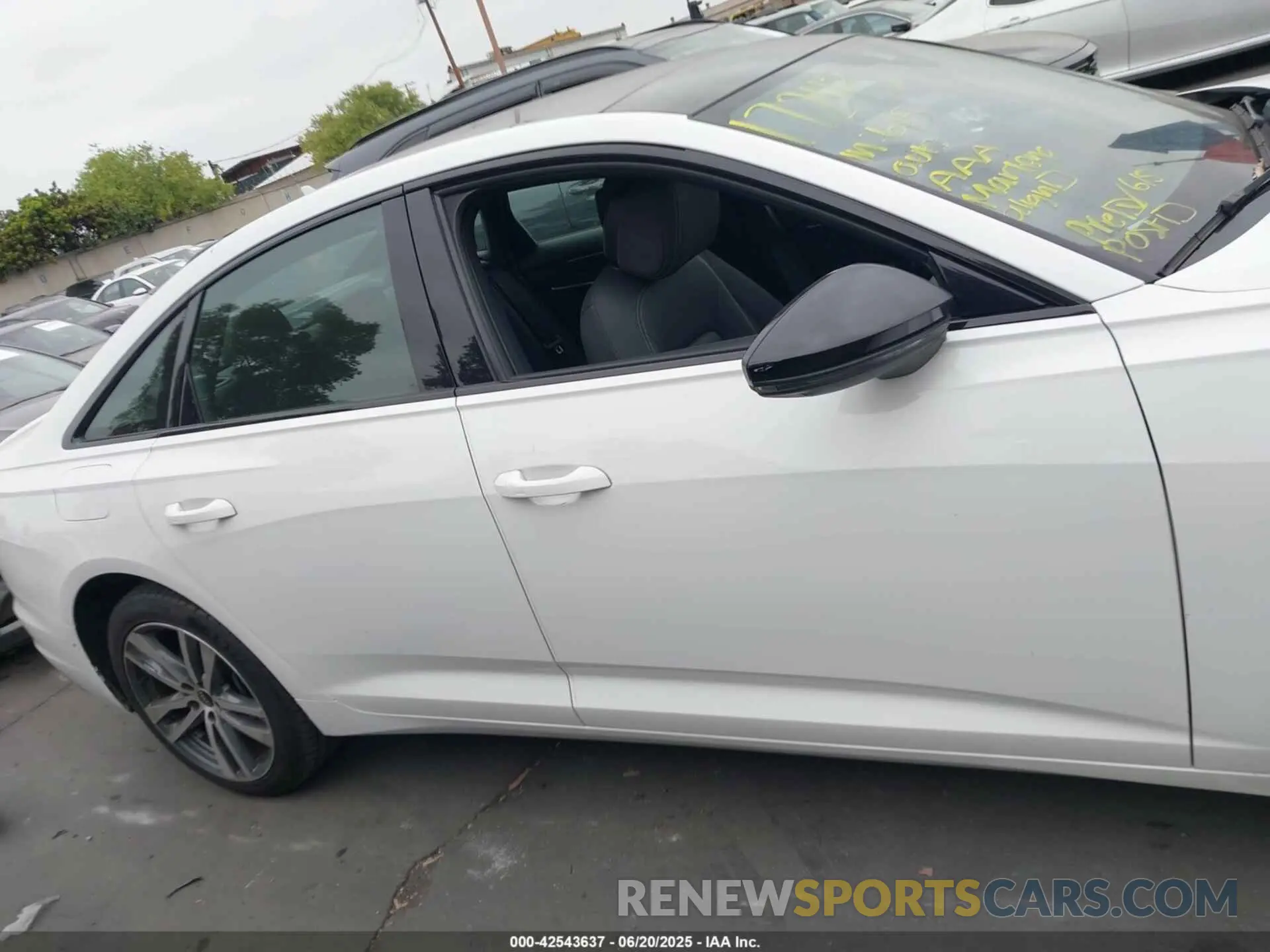 14 Photograph of a damaged car WAUE3AF27MN067955 AUDI A6 2021