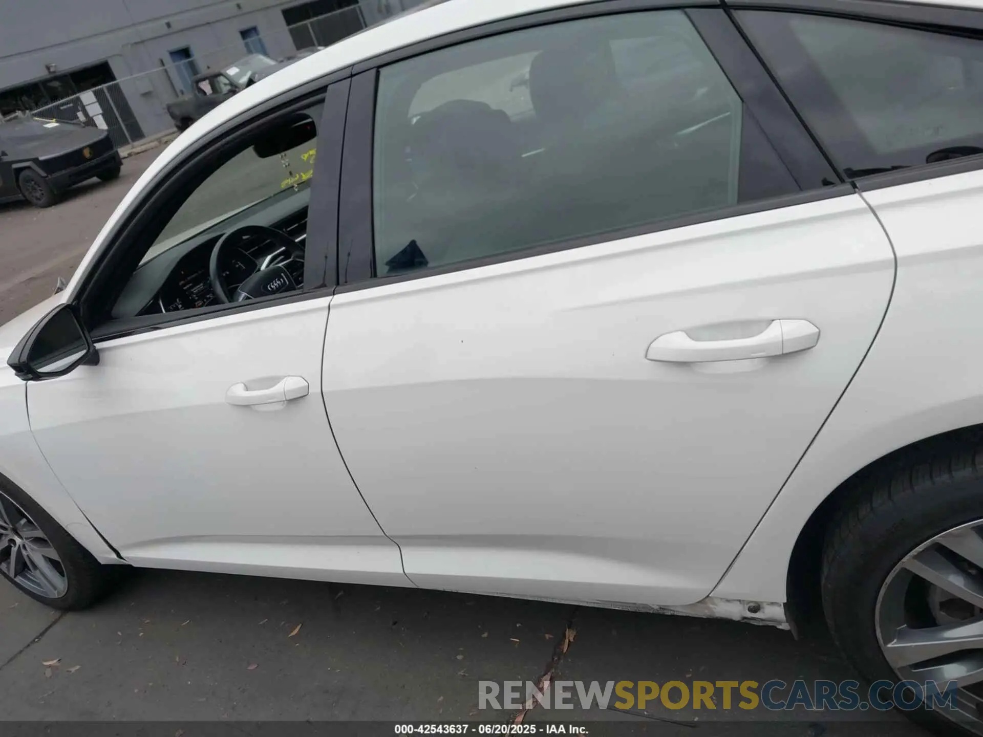 15 Photograph of a damaged car WAUE3AF27MN067955 AUDI A6 2021