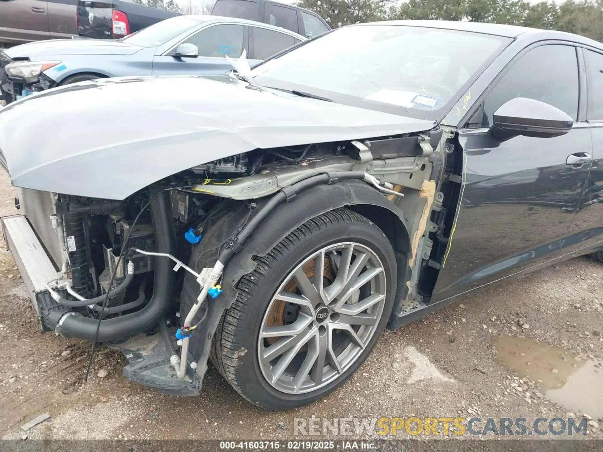 18 Photograph of a damaged car WAUL2BF27PN039318 AUDI A6 2023