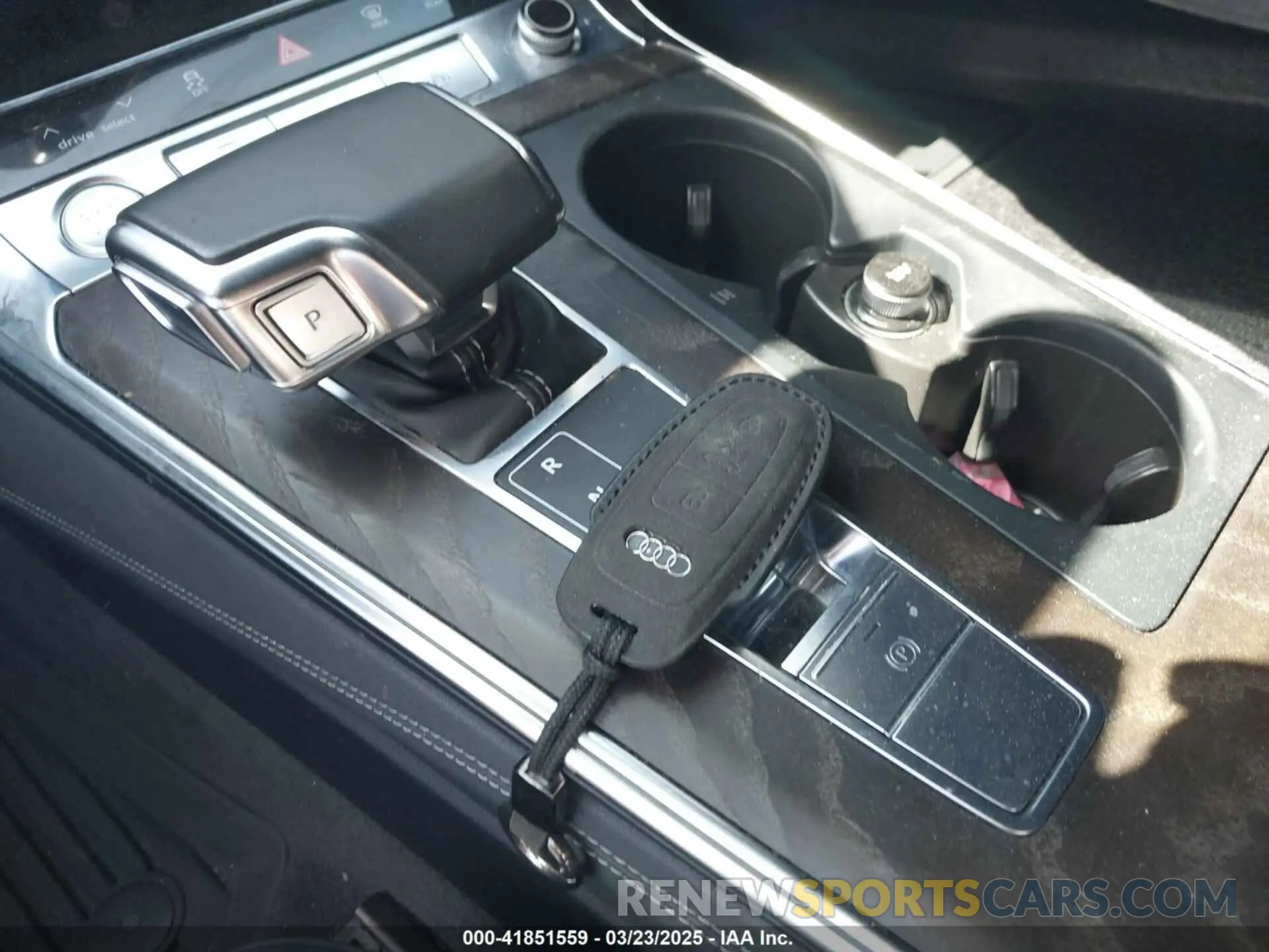 11 Photograph of a damaged car WAU72BF2XLN086368 AUDI A6 ALLROAD 2020