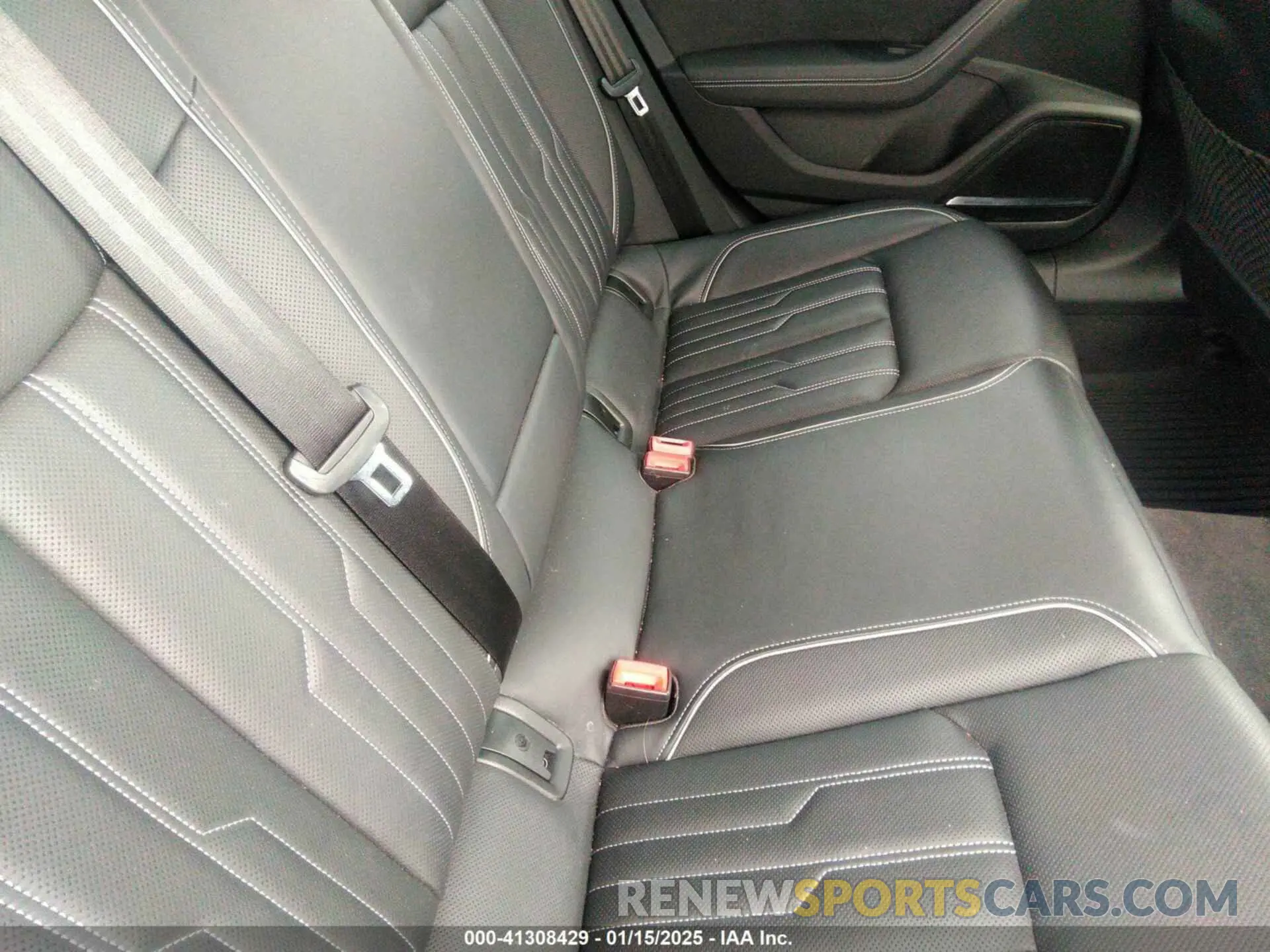 8 Photograph of a damaged car WAUU2AF20KN088173 AUDI A7 2019
