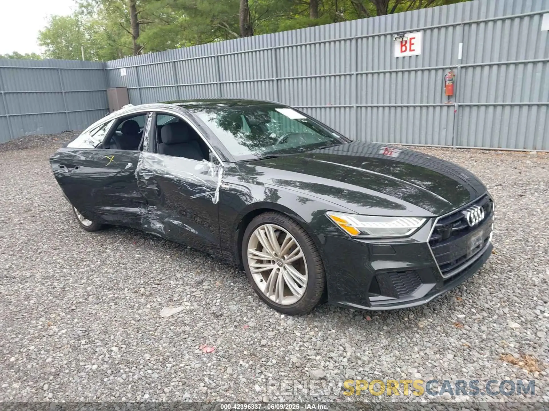 1 Photograph of a damaged car WAUU2AF21KN087095 AUDI A7 2019