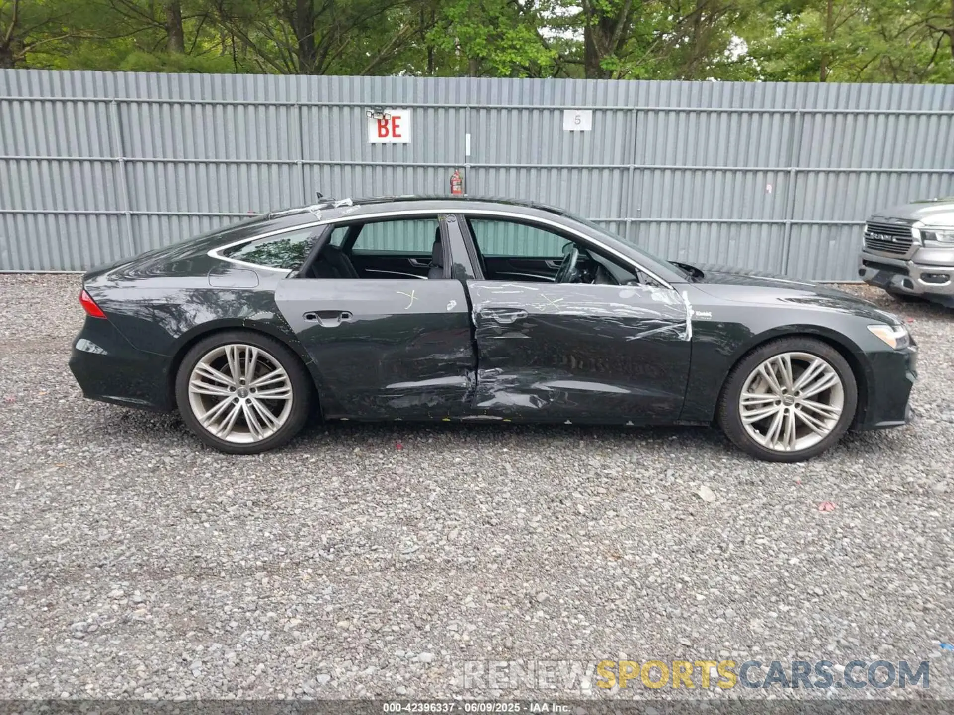 13 Photograph of a damaged car WAUU2AF21KN087095 AUDI A7 2019