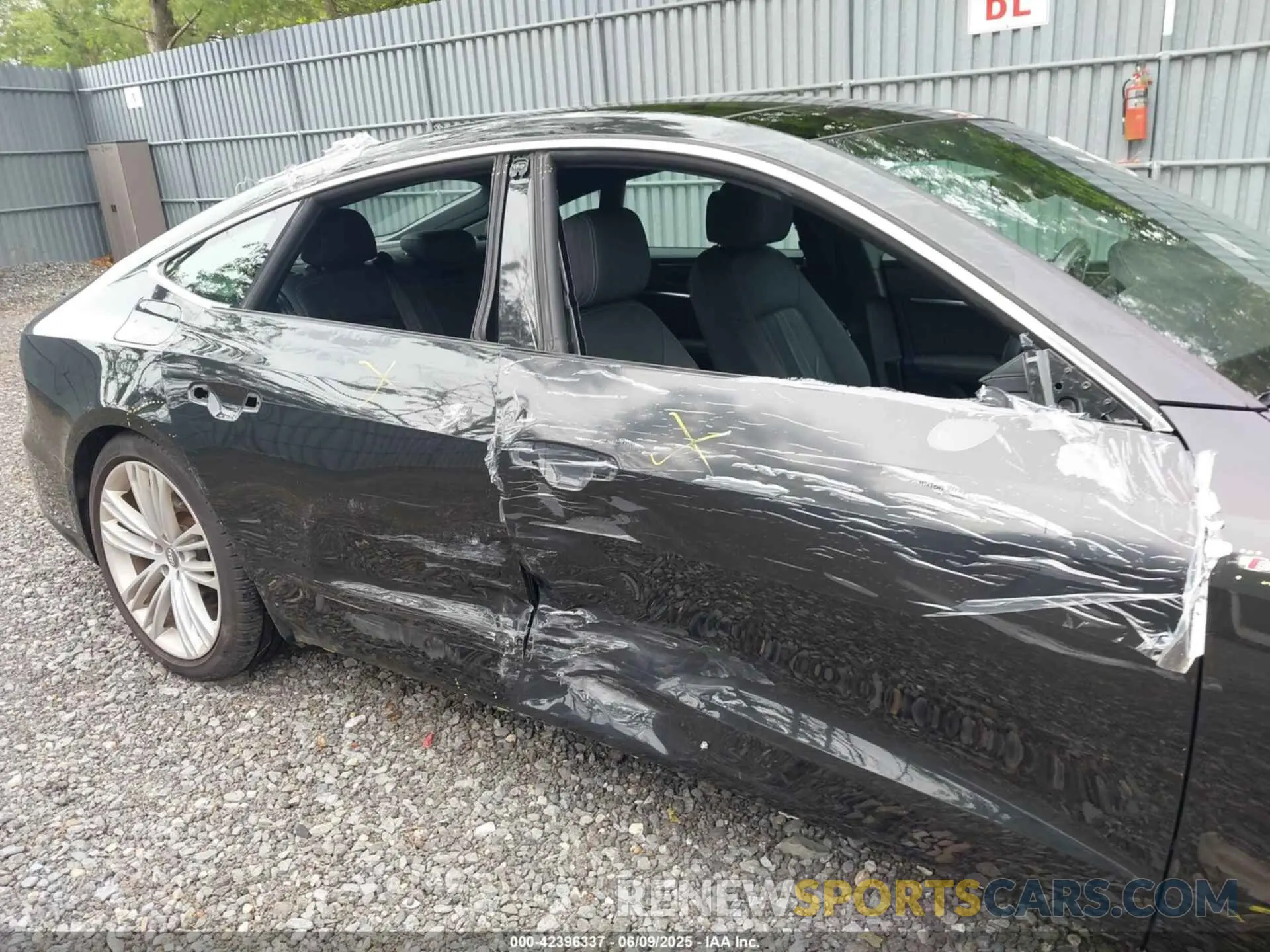 6 Photograph of a damaged car WAUU2AF21KN087095 AUDI A7 2019