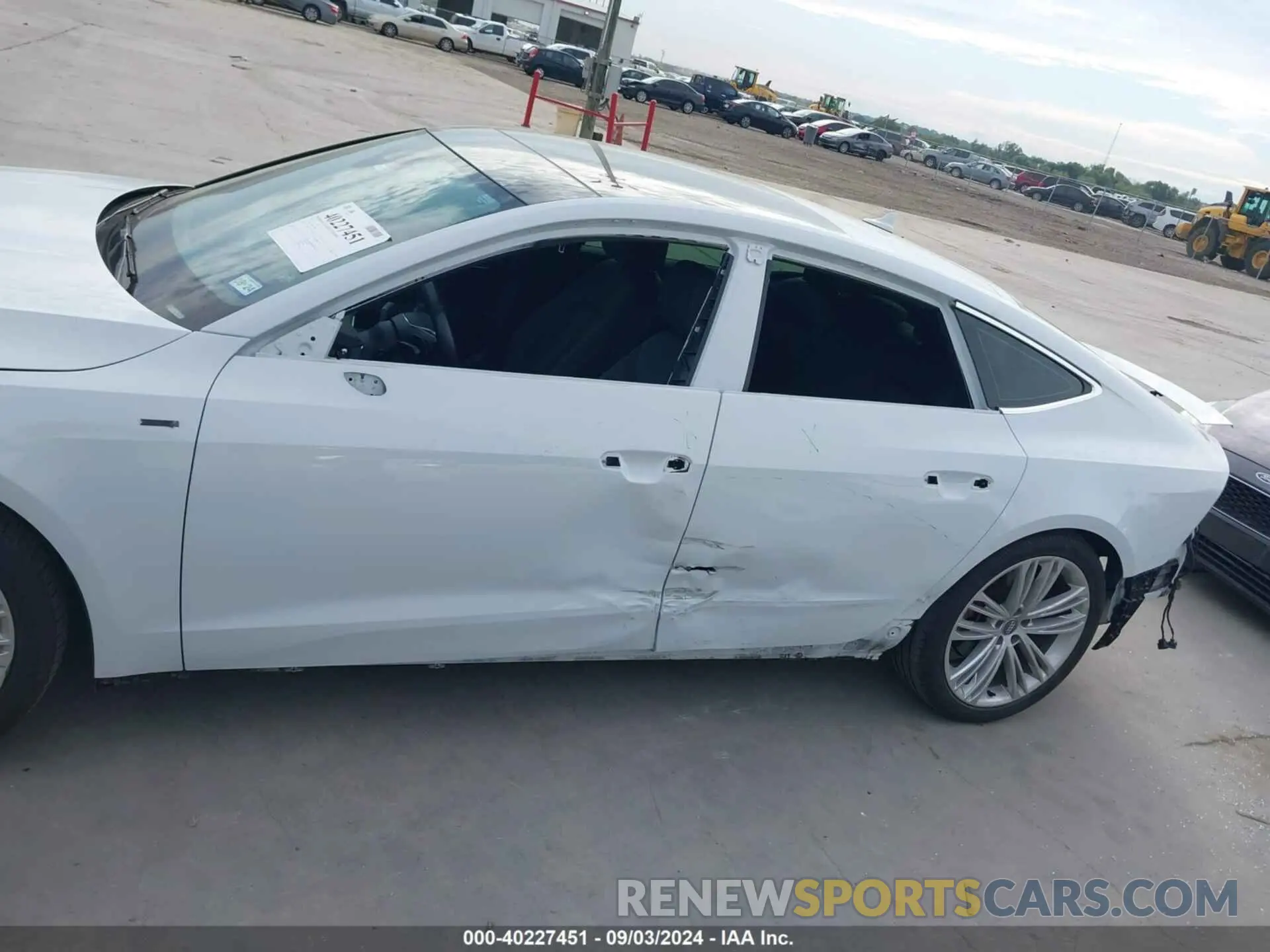 15 Photograph of a damaged car WAUU2AF25KN070493 AUDI A7 2019