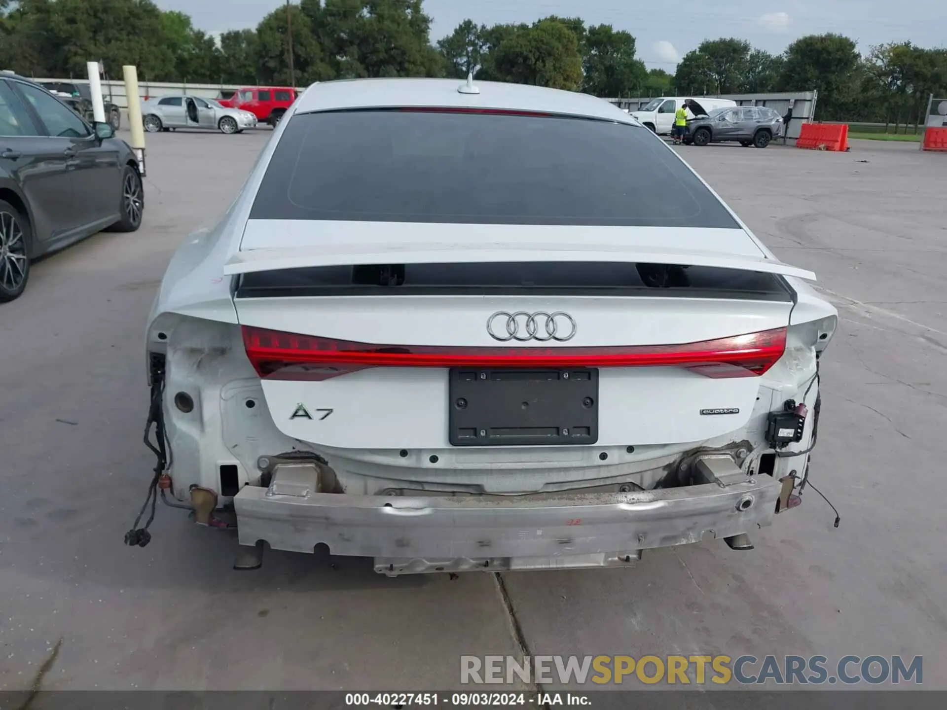 17 Photograph of a damaged car WAUU2AF25KN070493 AUDI A7 2019