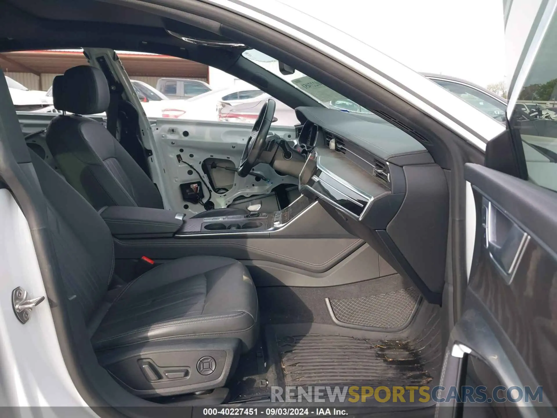 5 Photograph of a damaged car WAUU2AF25KN070493 AUDI A7 2019