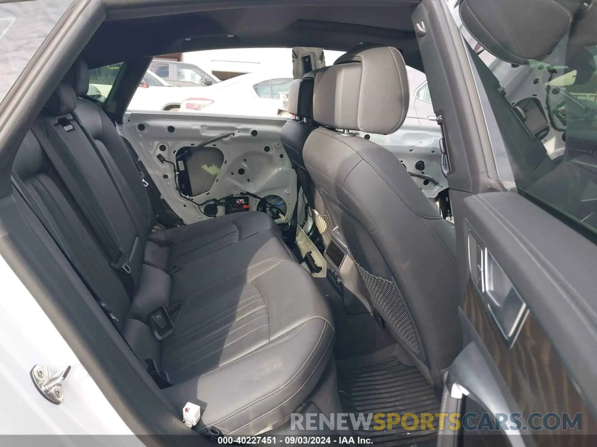 8 Photograph of a damaged car WAUU2AF25KN070493 AUDI A7 2019