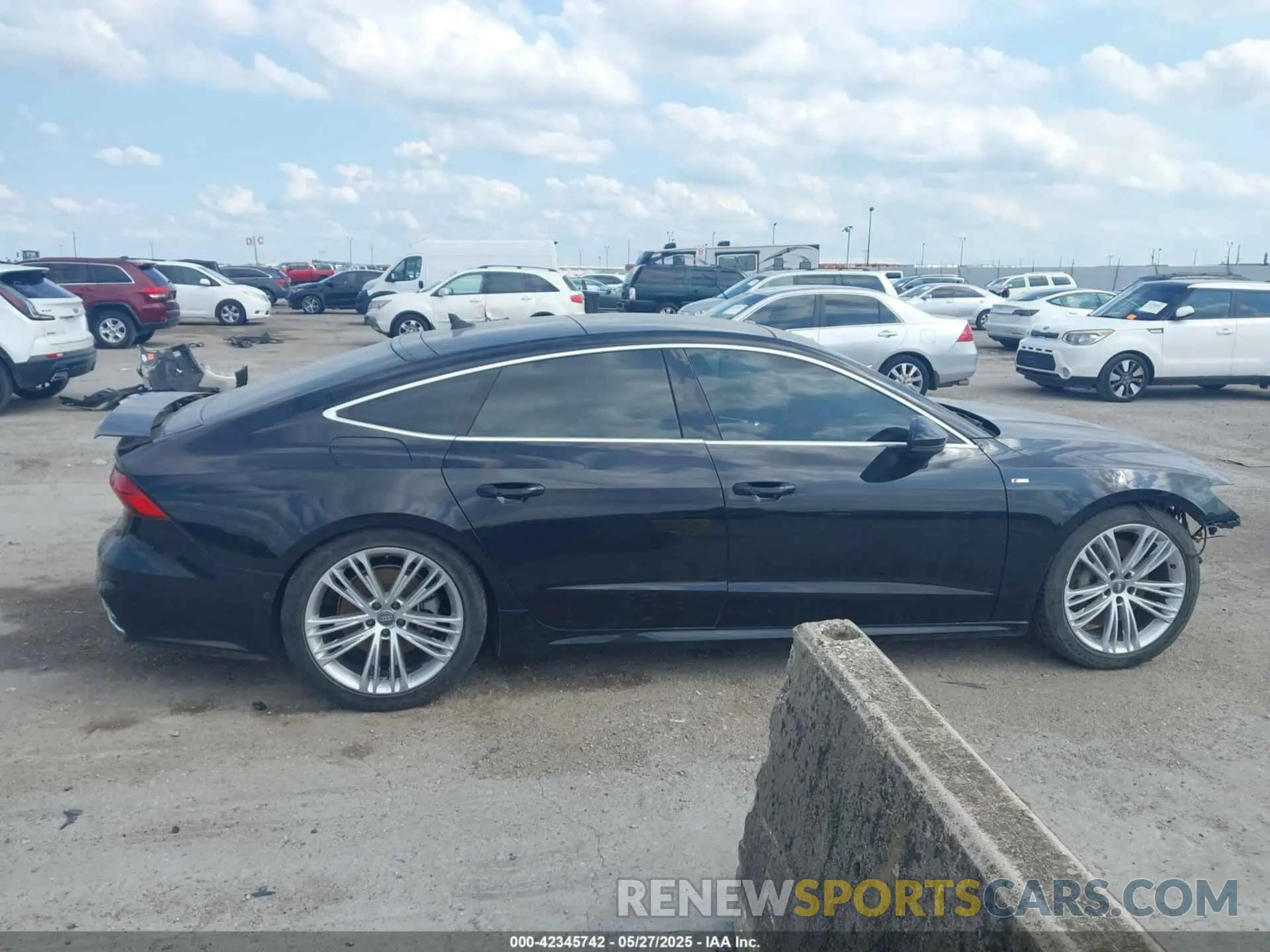 14 Photograph of a damaged car WAUU2AF2XKN026683 AUDI A7 2019