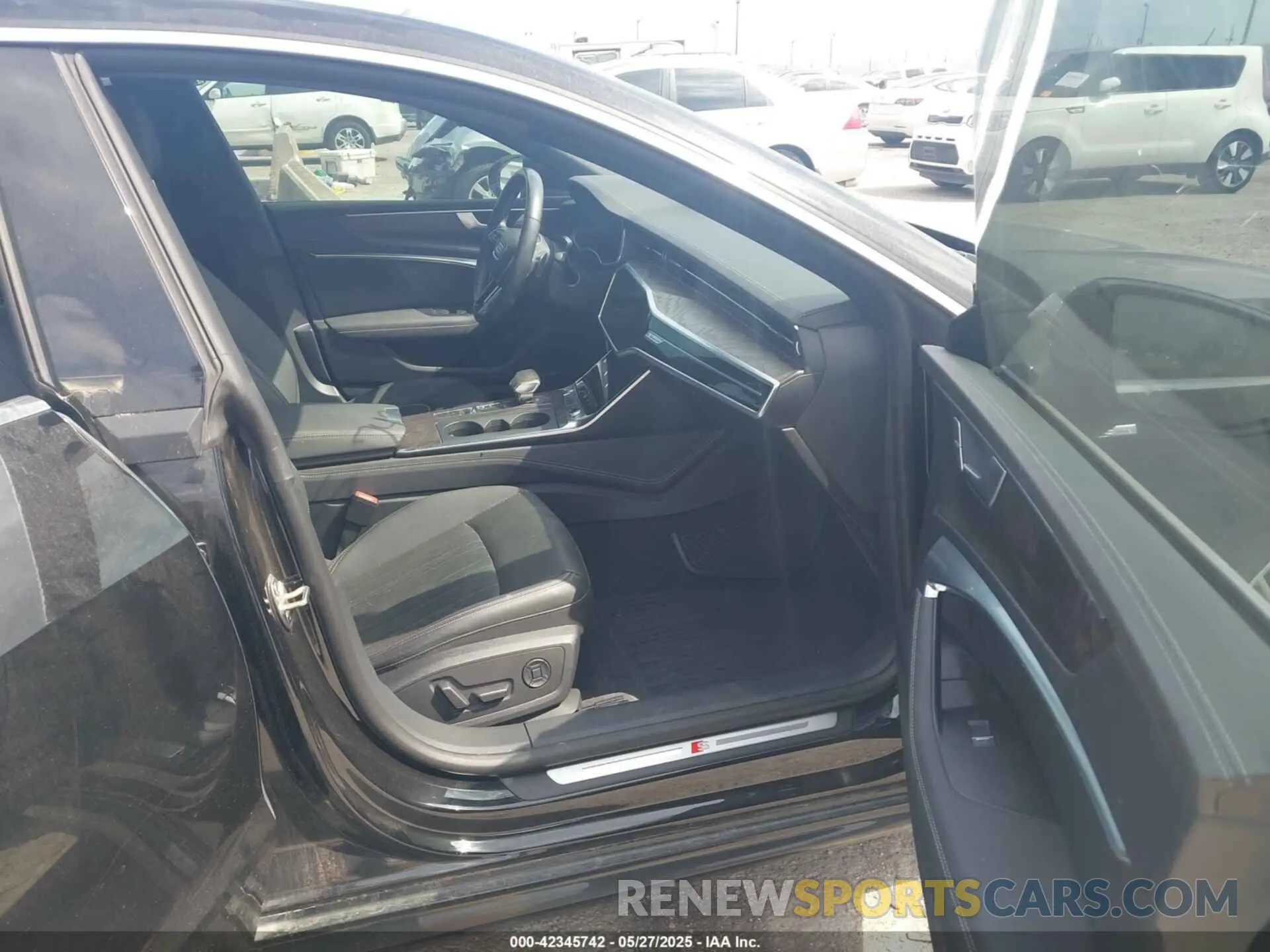 5 Photograph of a damaged car WAUU2AF2XKN026683 AUDI A7 2019
