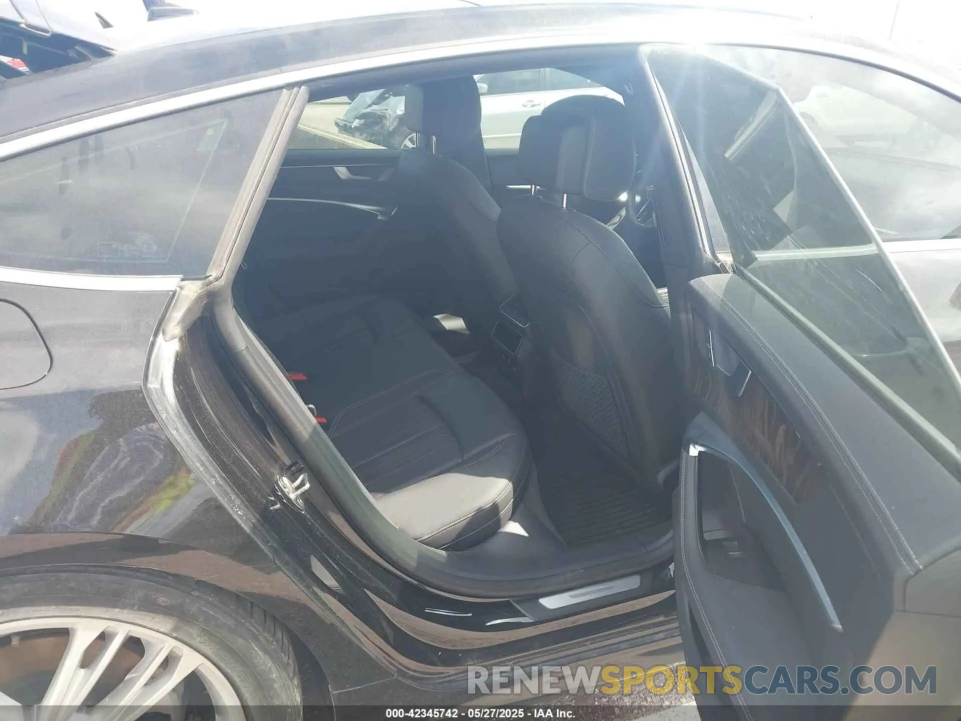 8 Photograph of a damaged car WAUU2AF2XKN026683 AUDI A7 2019