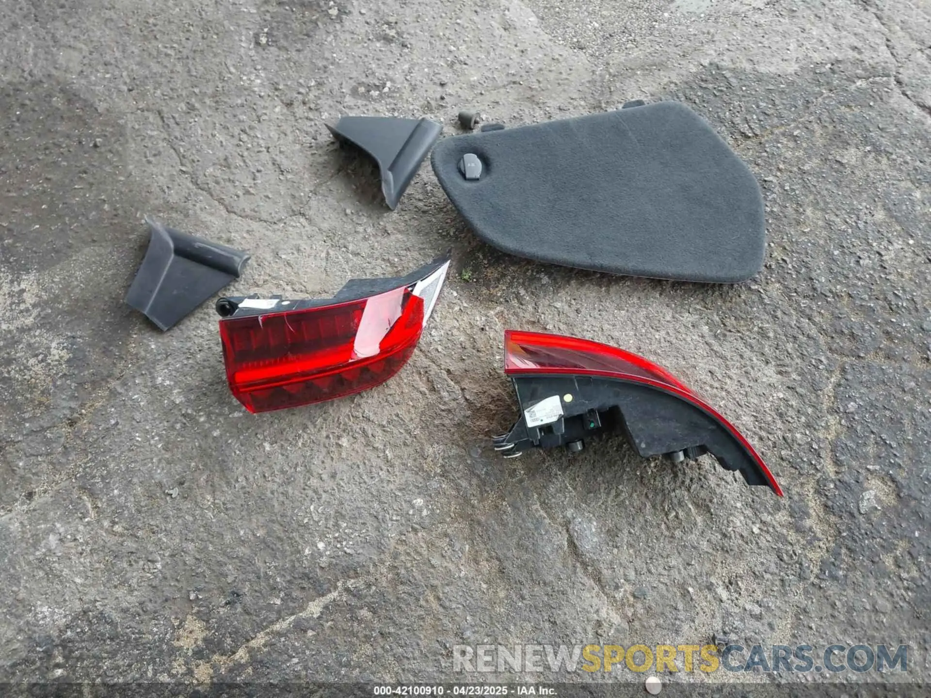 12 Photograph of a damaged car WAUV2AF25KN022867 AUDI A7 2019