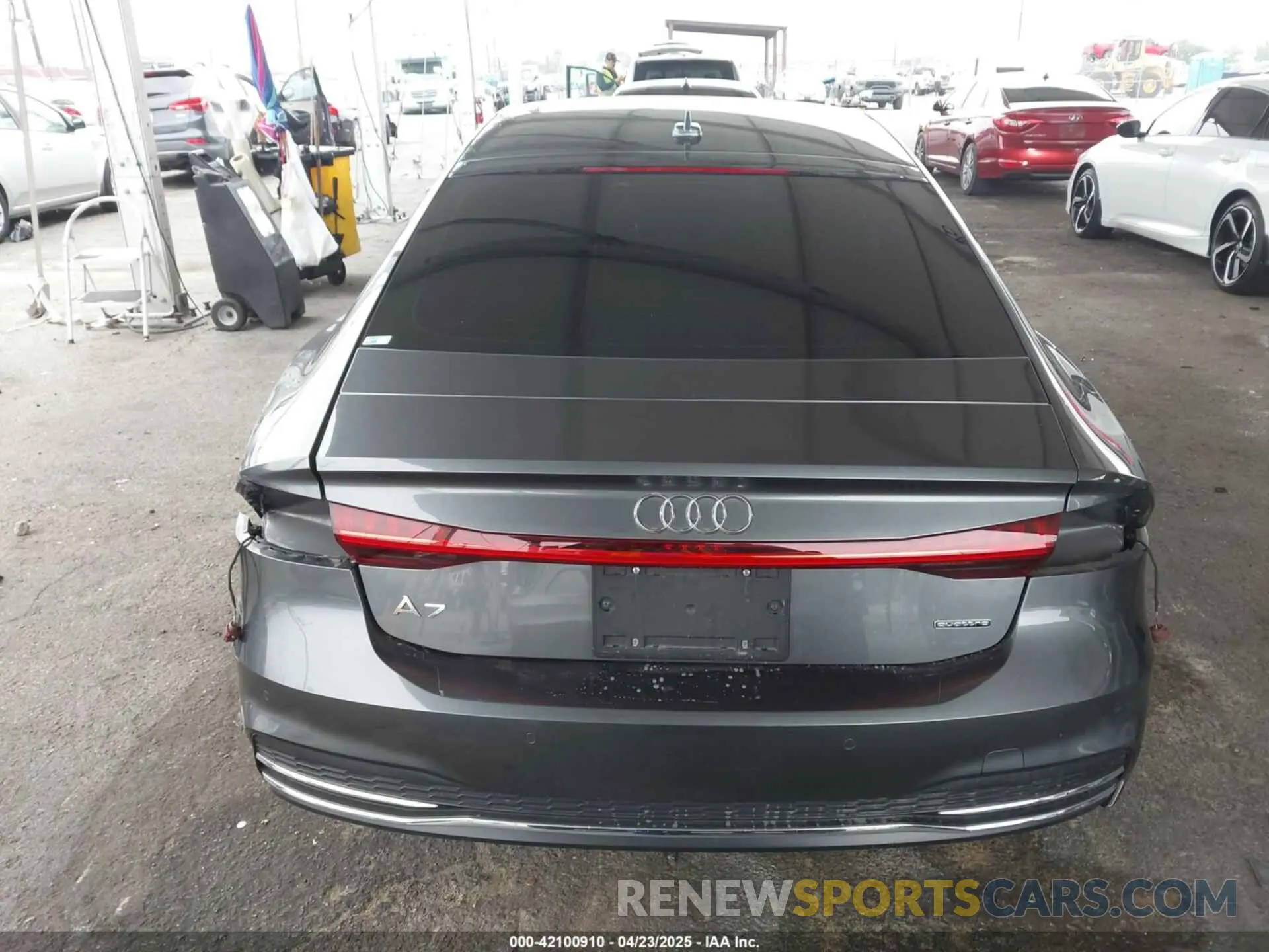 17 Photograph of a damaged car WAUV2AF25KN022867 AUDI A7 2019