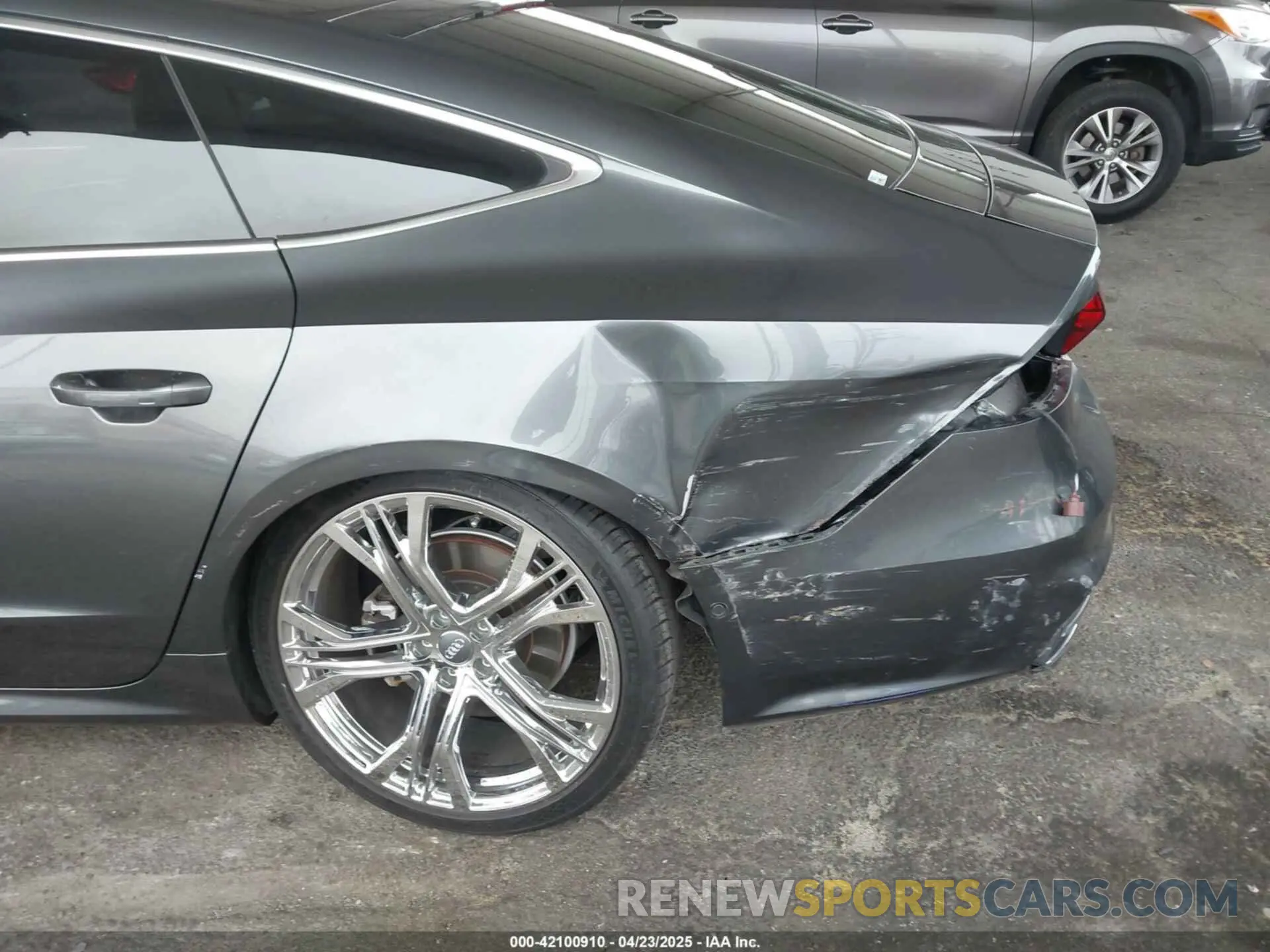 18 Photograph of a damaged car WAUV2AF25KN022867 AUDI A7 2019