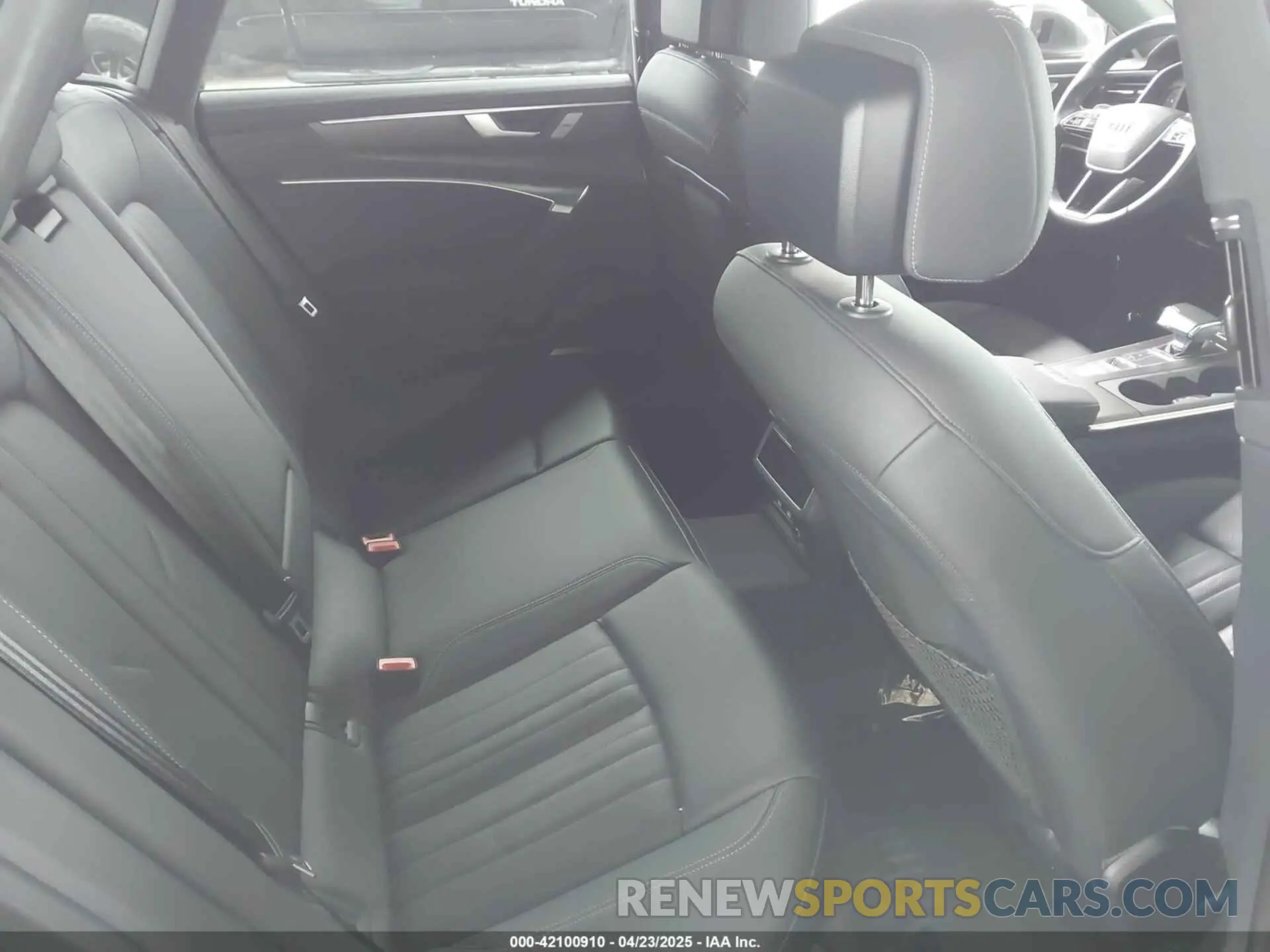 8 Photograph of a damaged car WAUV2AF25KN022867 AUDI A7 2019