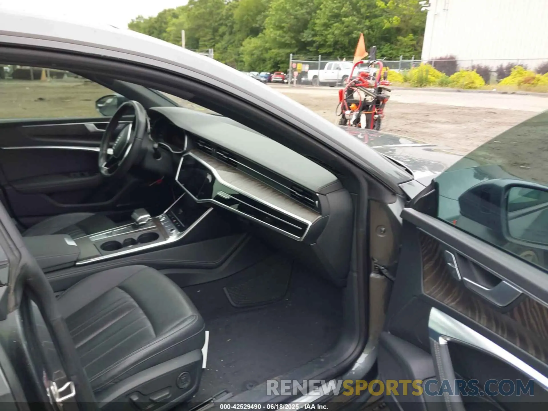 5 Photograph of a damaged car WAUV2AF29KN022385 AUDI A7 2019