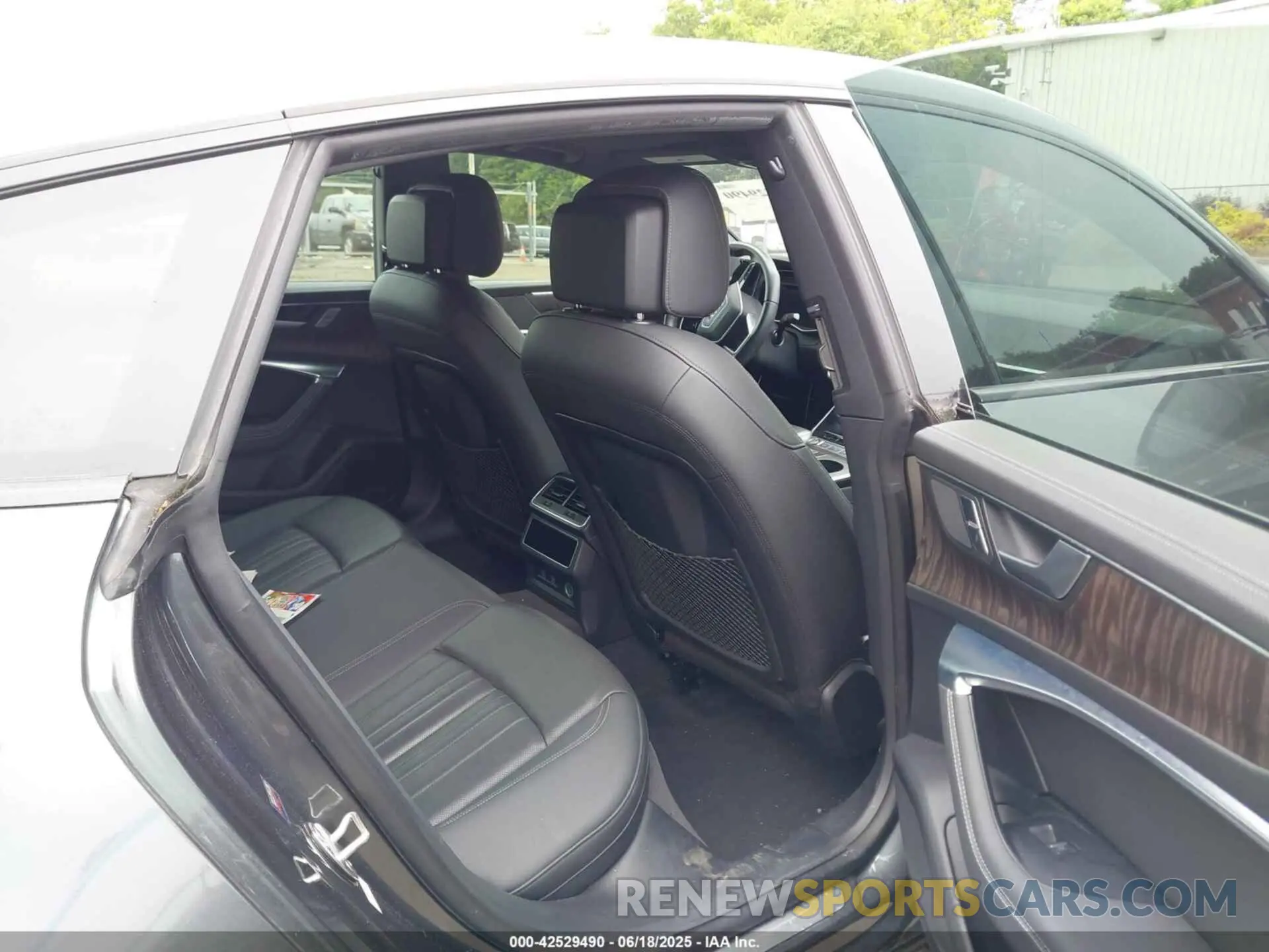 8 Photograph of a damaged car WAUV2AF29KN022385 AUDI A7 2019