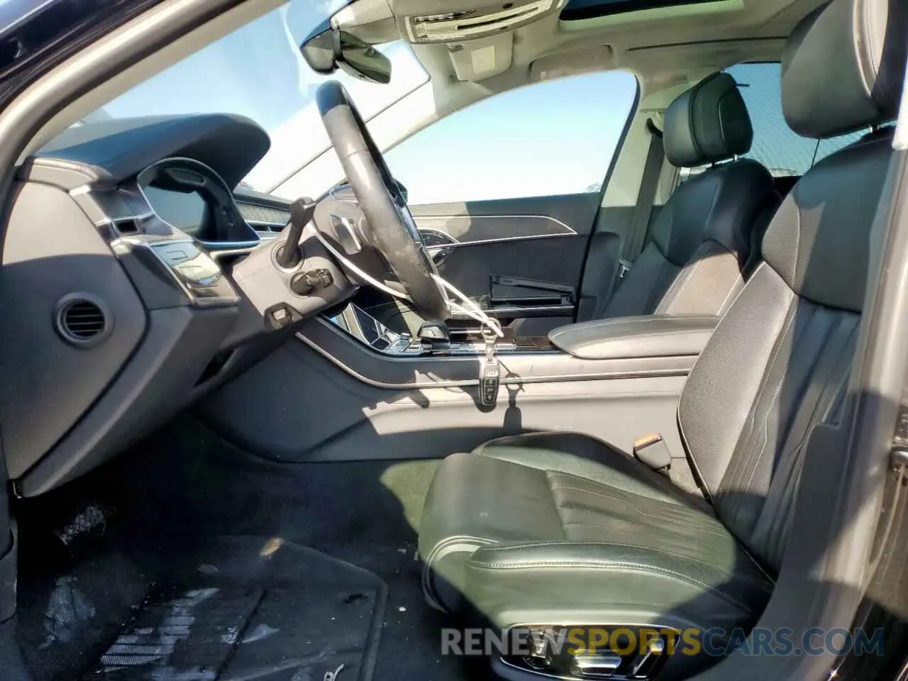 7 Photograph of a damaged car WAU8DAF80KN011030 AUDI A8 2019