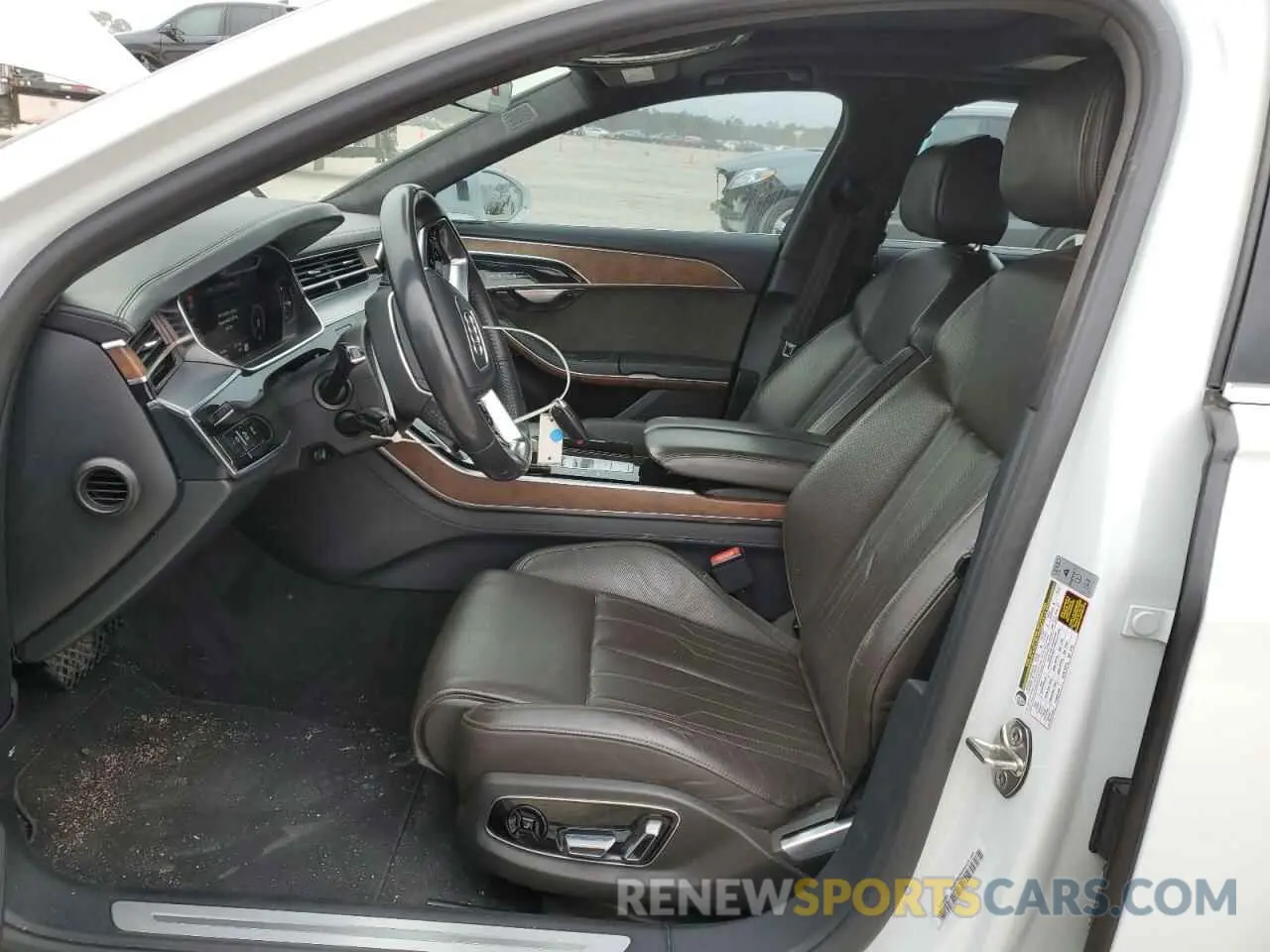 7 Photograph of a damaged car WAU8DAF82KN014043 AUDI A8 2019