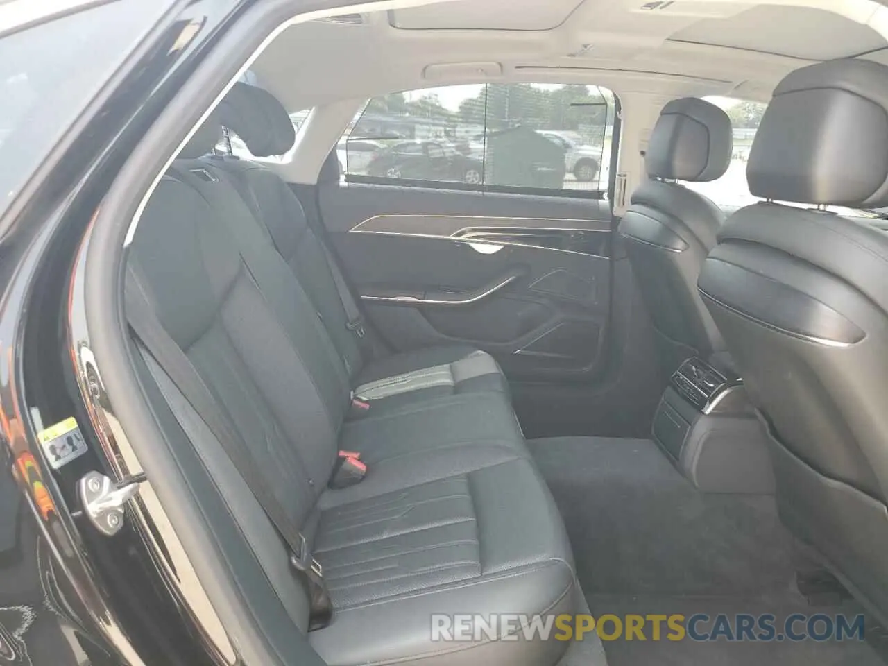 10 Photograph of a damaged car WAU8DAF82KN020487 AUDI A8 2019