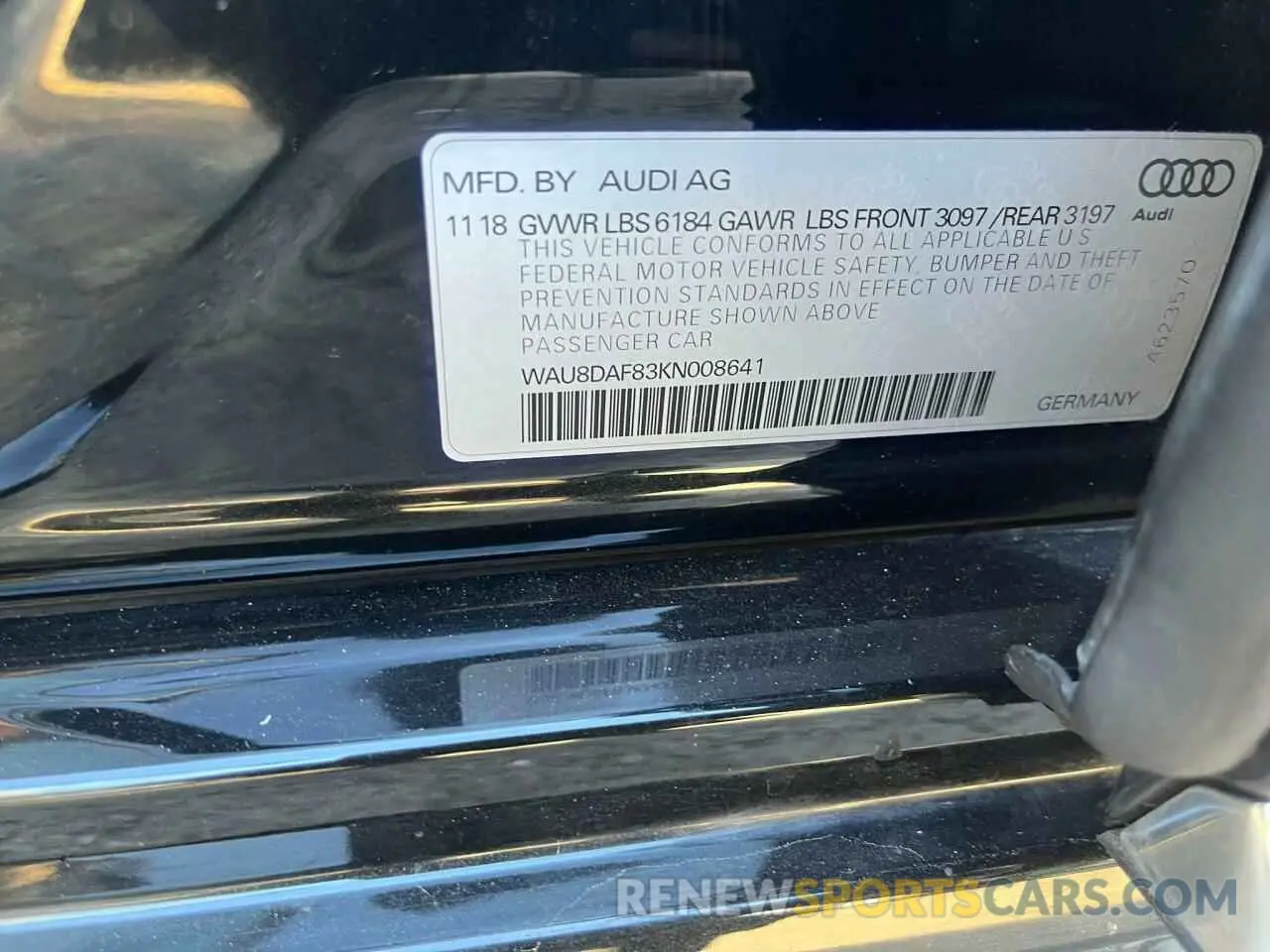 10 Photograph of a damaged car WAU8DAF83KN008641 AUDI A8 2019