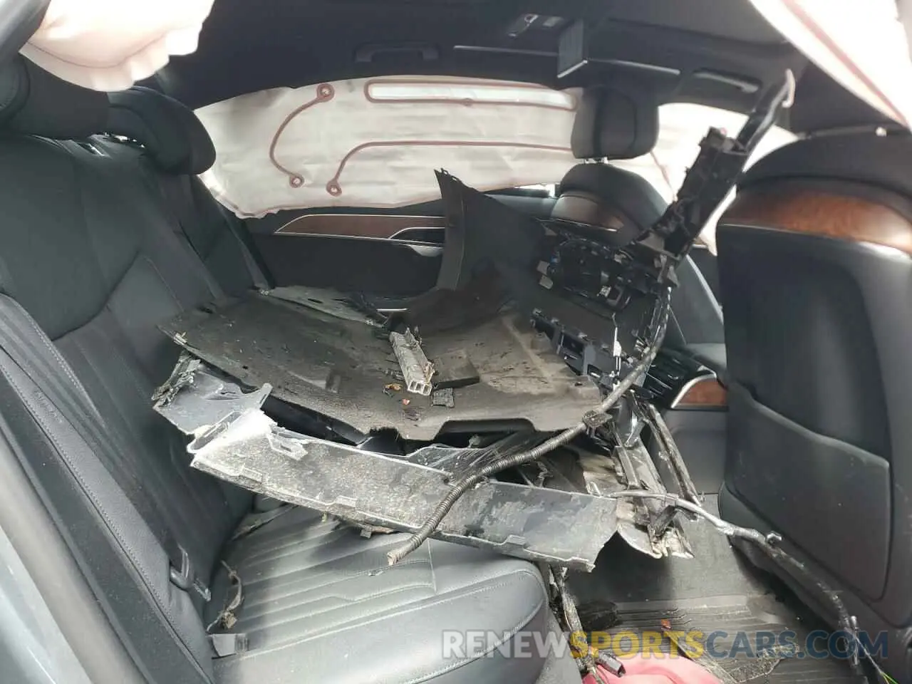 10 Photograph of a damaged car WAU8DAF83KN010101 AUDI A8 2019