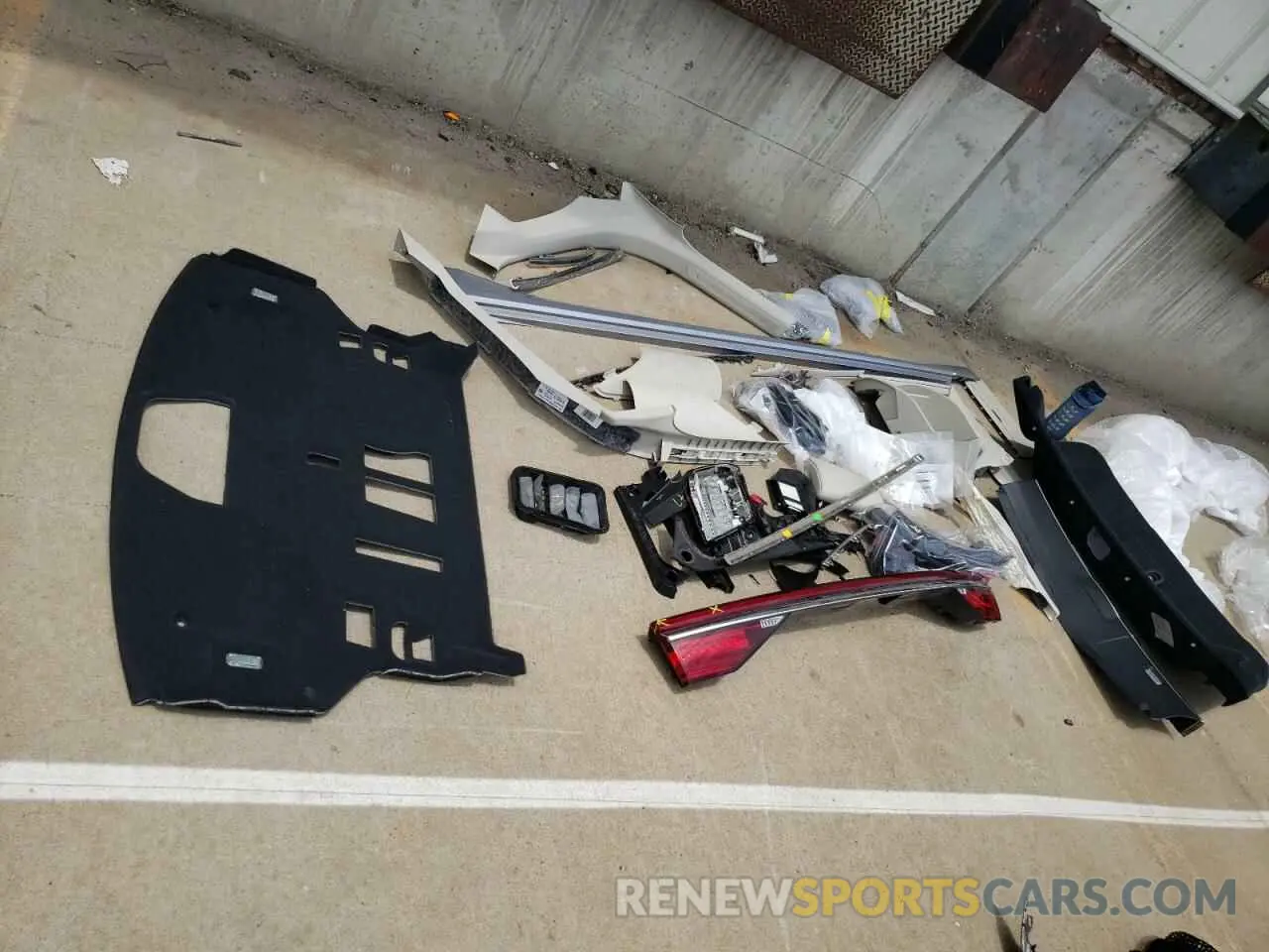 12 Photograph of a damaged car WAU8DAF83KN010955 AUDI A8 2019