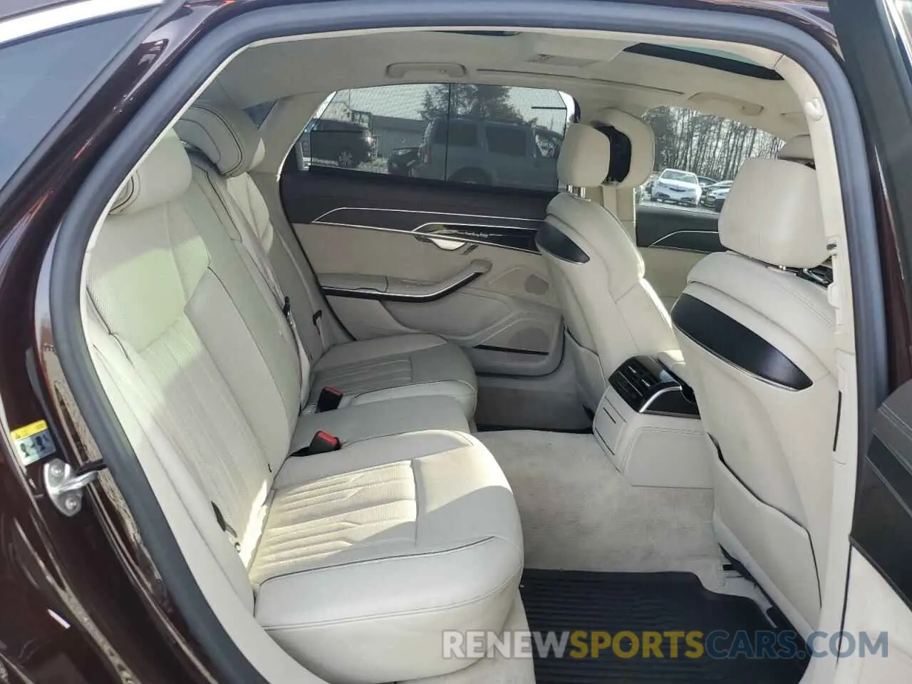 10 Photograph of a damaged car WAU8DAF83KN014441 AUDI A8 2019