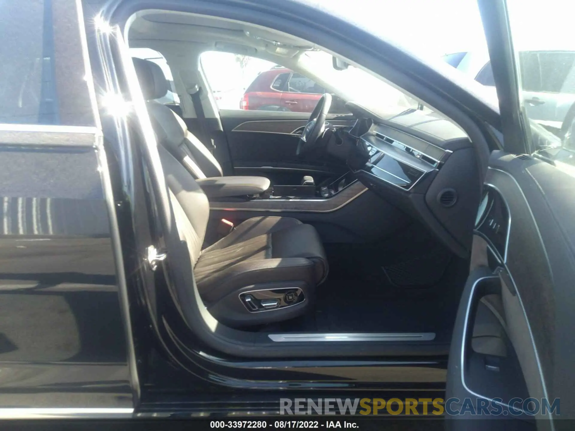 5 Photograph of a damaged car WAU8DAF83KN018294 AUDI A8 2019