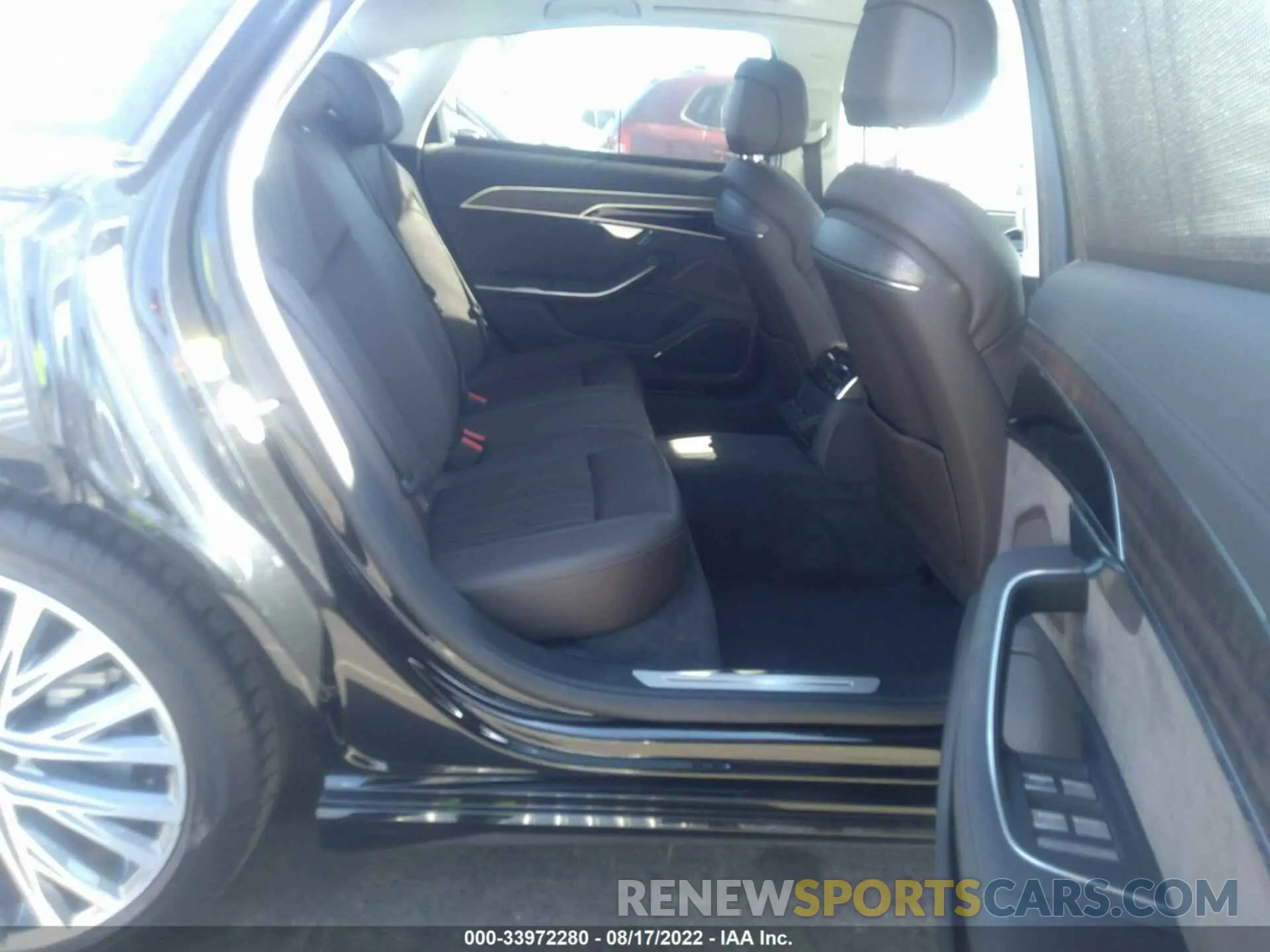 8 Photograph of a damaged car WAU8DAF83KN018294 AUDI A8 2019