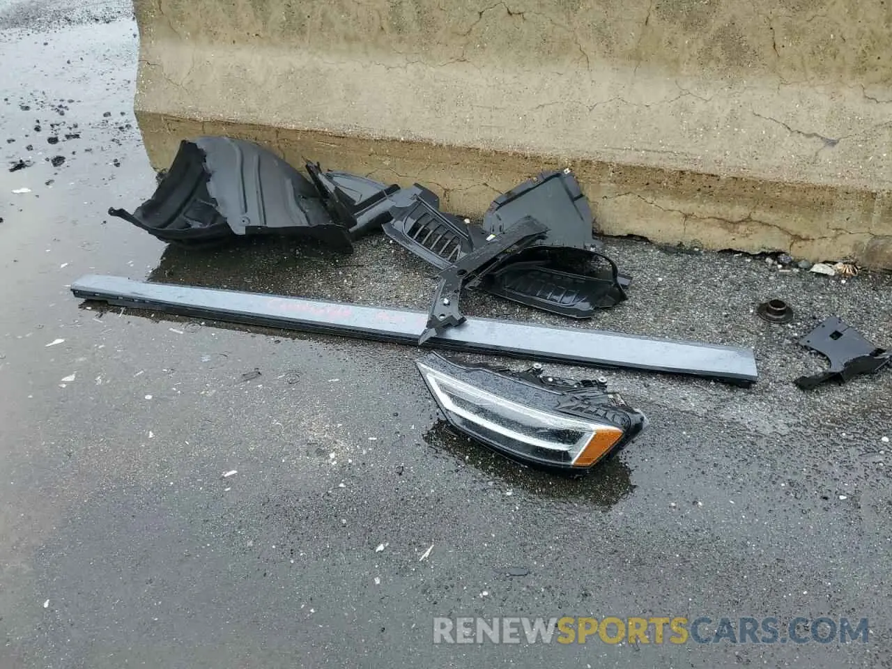 12 Photograph of a damaged car WAU8DAF83KN018621 AUDI A8 2019