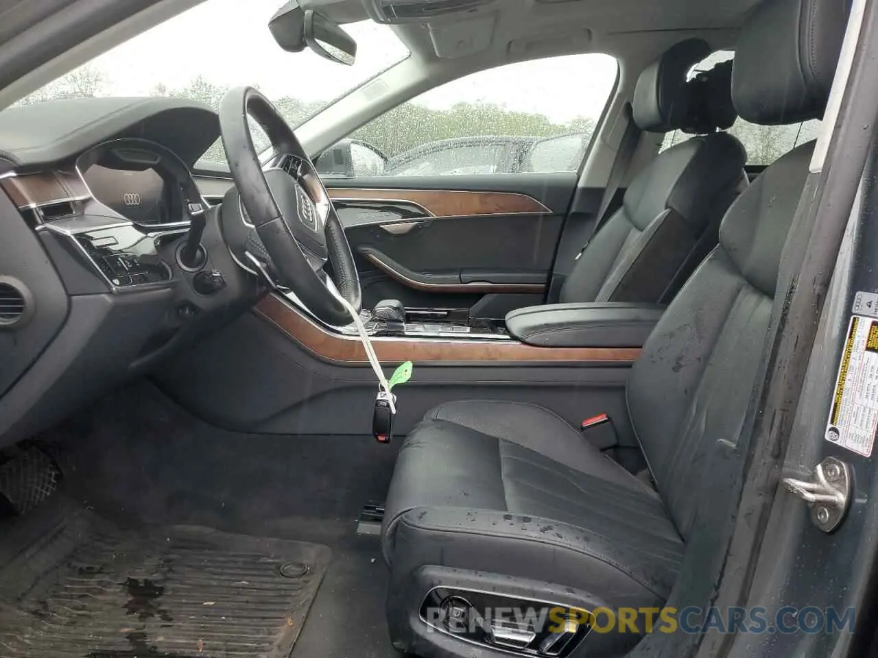 7 Photograph of a damaged car WAU8DAF83KN018621 AUDI A8 2019